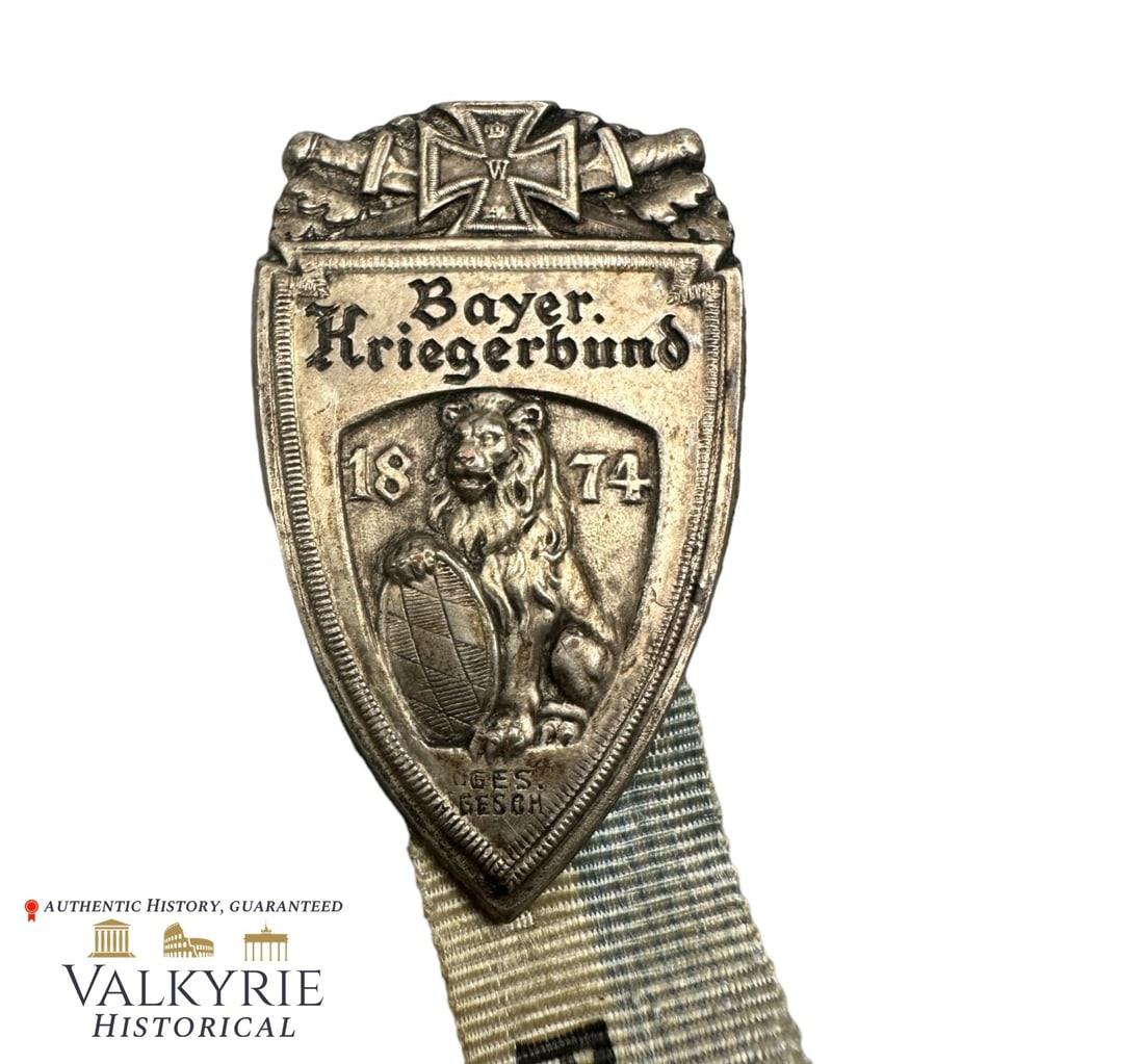 Commemorative Badge of the Bavarian Warrior League of the WW1 - Regensburg: Commemorative Badge of the Bavarian Warrior League of the WW1 - Regensburg. Maker marked on the reverse "Deschler und Sohn". Shipping from our office in Europe.
