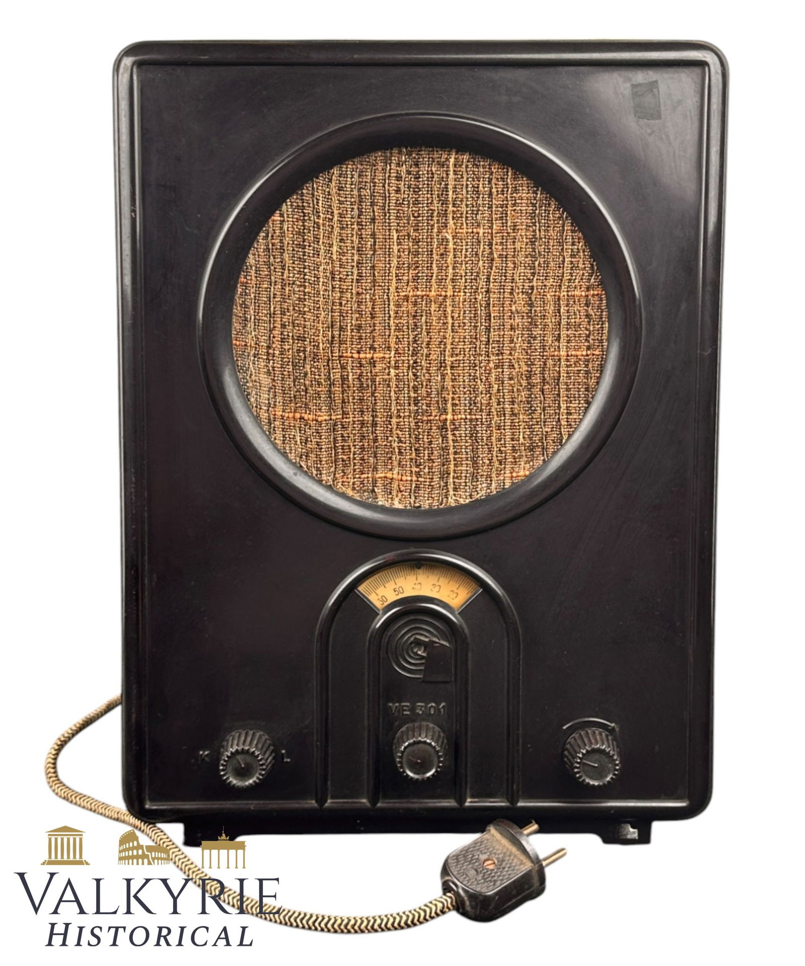 Excellent Example of a Volksempfaenger or People's Receiver of the III Reich Period - VE301: Excellent Example of a Volksempfaenger or People's Receiver of the III Reich Period - VE301. It was a range of low-cost vacuum tube radio receiver produced in Germany during the 30s. It was developed