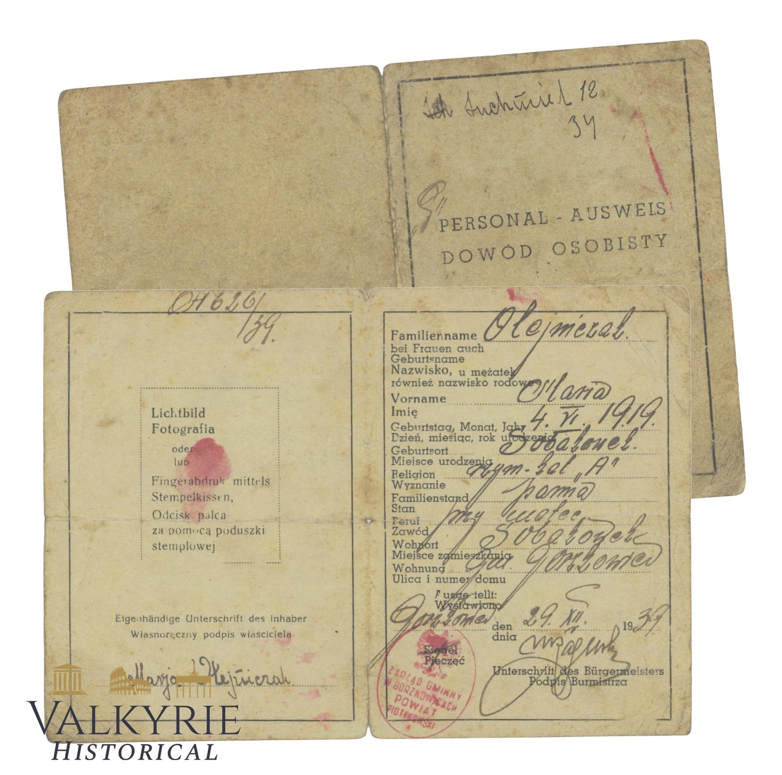 Early Version of the Personalausweis For Poles After German Occupation Issued in 1939 to Woman: Early Version of the Personalausweis For Poles After German Occupation Issued in 1939 to a Woman. Never had a phot attached. Printed in German and Polish. All items for this auction will be shipping f