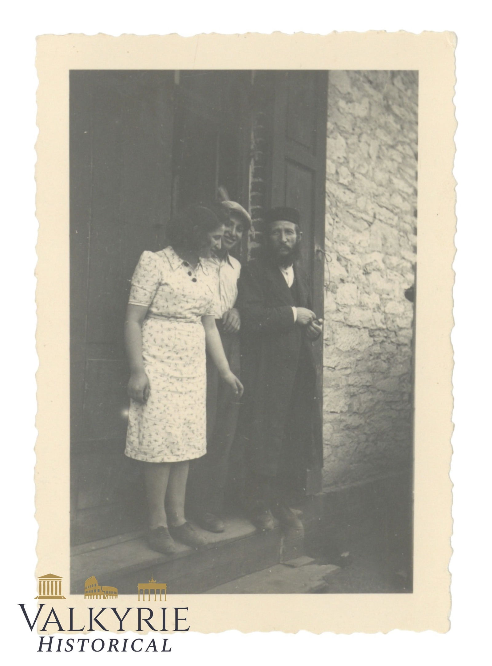Jewish Orthodox with 2 Women in Radom - 1939 - WW2: Jewish orthodox with 2 women in Radom around 1939. Posing in the entrance hall of a building, maybe in Radom Ghetto. Photo comes from German soldier's photo album with almost all photos taken in Radom