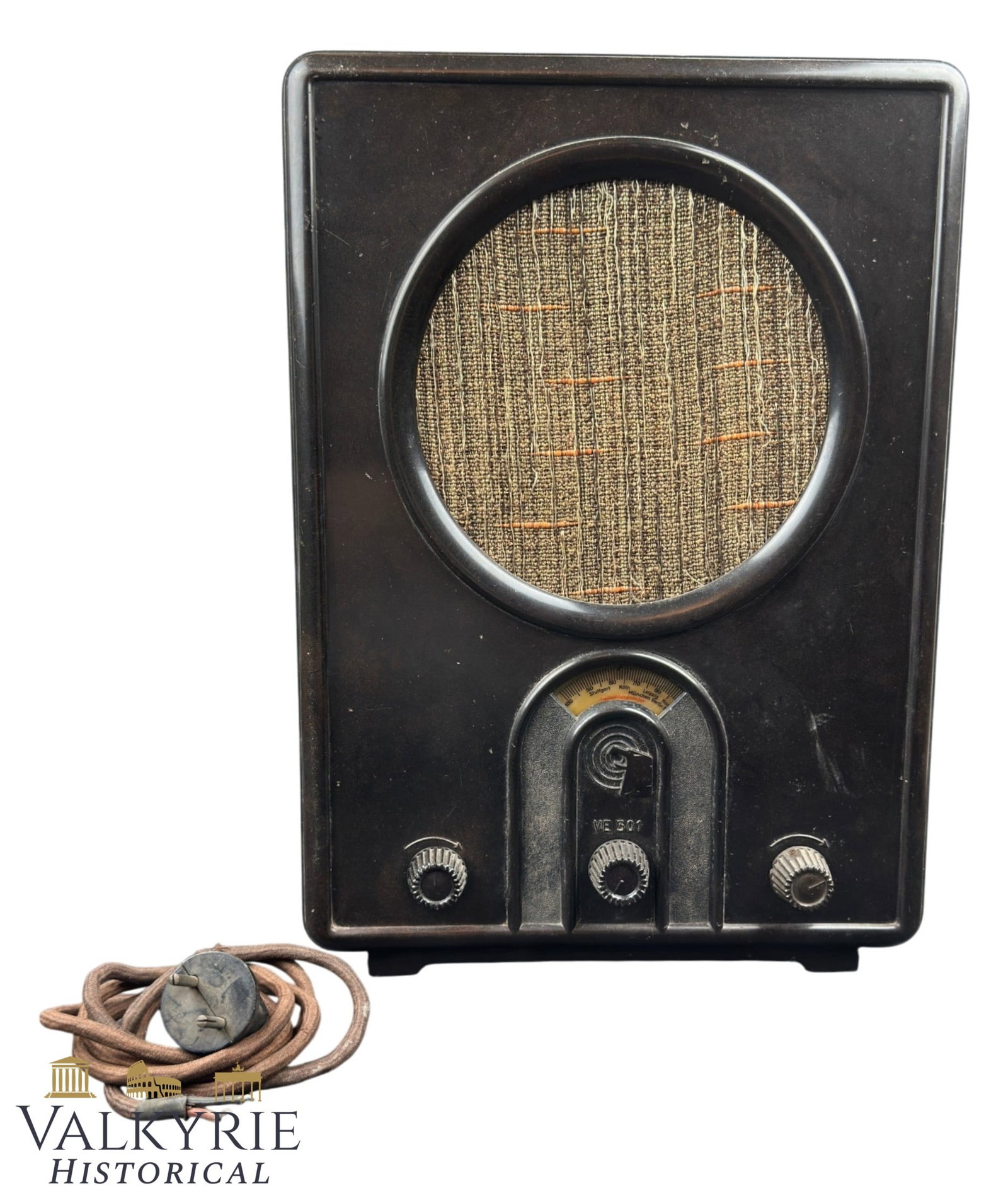 People's Receiver or Volksempfaenger VE-301 Manufactured by BRAUN German Company: People's Receiver or Volksempfaenger VE-301 Manufactured by BRAUN German Company. These radio receivers were a range of low-cost vacuum tube radio receivers produced in the Nazi Germany during the 193