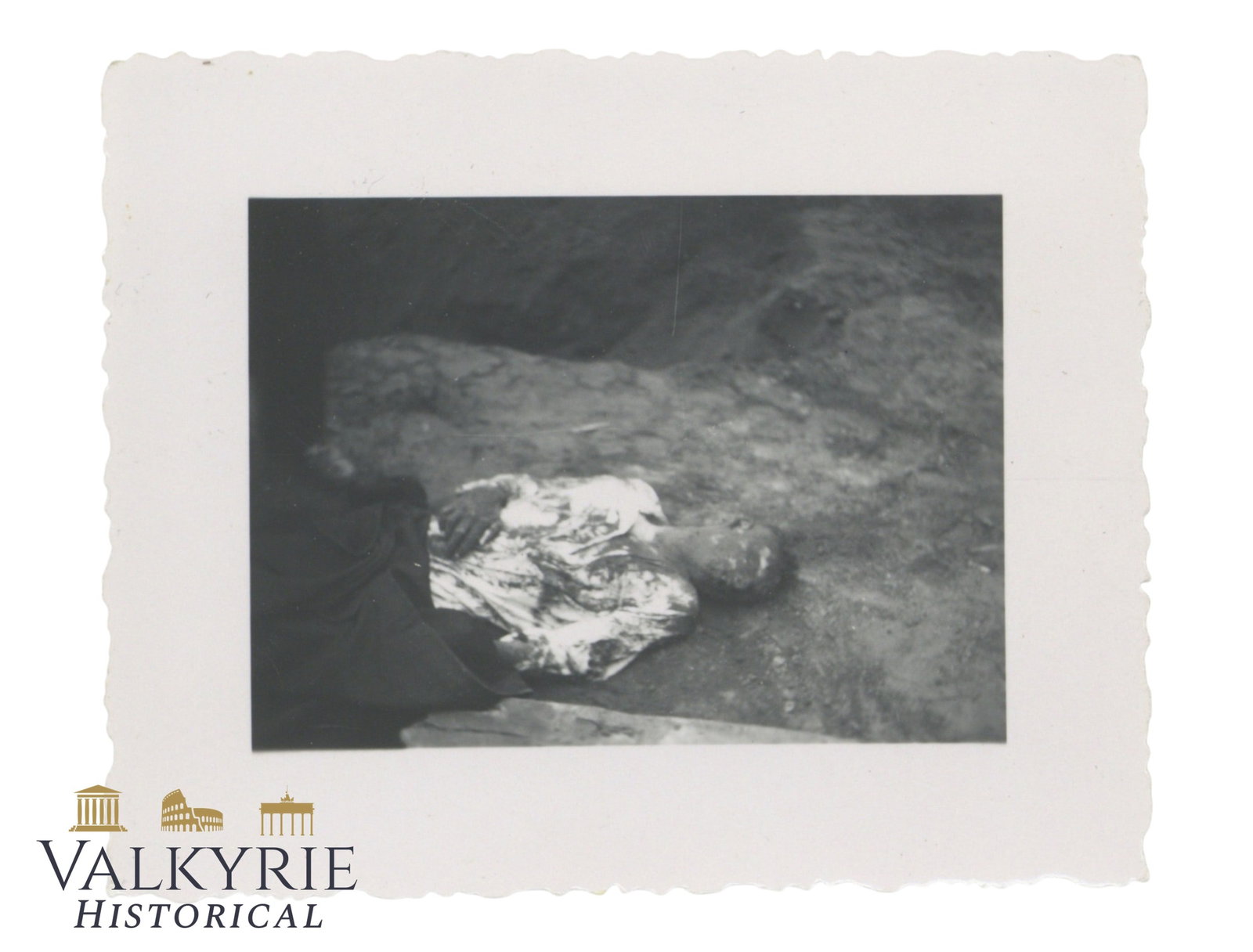 Very Graphic Photo of a Dead Man in Decomposition Killed By Germans During WW2 in the East: Very Graphic Photo of a Dead Man in Decomposition Killed By Germans During WW2 in the East. Man is laying in a mass grave. Size: 8x6cm Shipping flat cost $25 it doesn't matter how many items you win. 