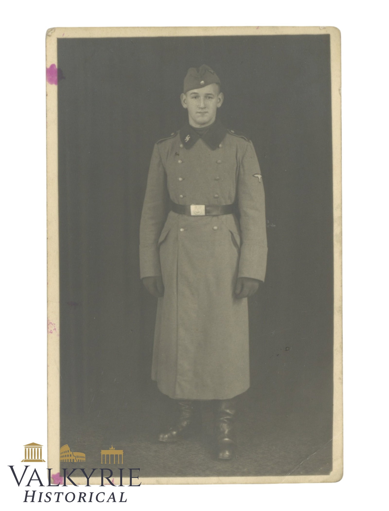 German Postcard Size Potrait of a Waffen SS Mann Posing With the Long Coat: German Postcard Size Potrait of a Waffen SS Mann Posing With the Long Coat. Size: 14x9cm Shipping flat cost $25 it doesn't matter how many items you win. you pay just $25 for shipping.