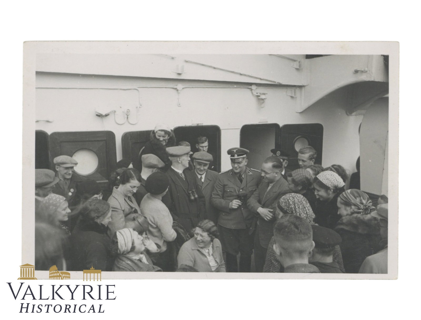 Private Taken Photo of a SS Officer in a Ship Surrounded by People Greeing Him - No Idea Who He Is: Private Taken Photo of a SS Officer in a Ship Surrounded by People Greeing Him - No Idea Who He Is. Size: 14x9cm Shipping flat cost $25 it doesn't matter how many items you win. you pay just $25 for