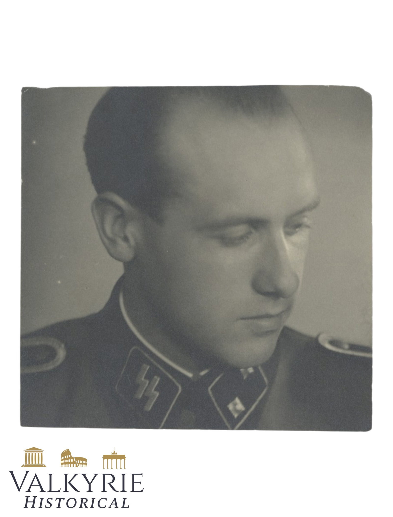 Studio Portrait Photo of a German Waffen SS Oberscharfuhrer (1 of 2)