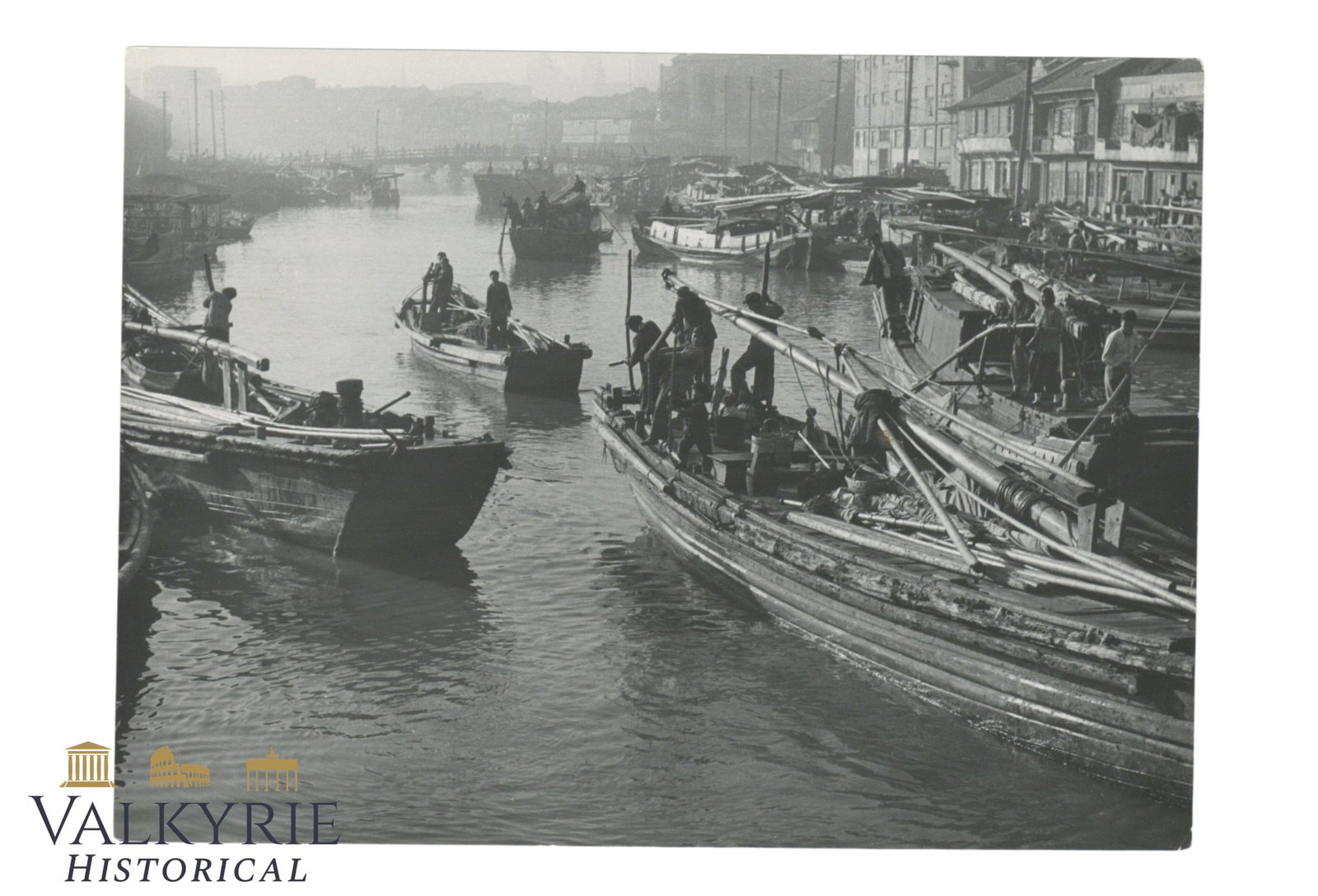 Arczynski Artistic Photograph: Shanghai boats, China, from the 1950s.: Arczynski Artistic Photograph: Shanghai boats, China, from the 1950s.The photographer was made by:Stefan Arczynski (31 July 1916 – 28 August 2022) was a Polish photographer, photographed in numerous