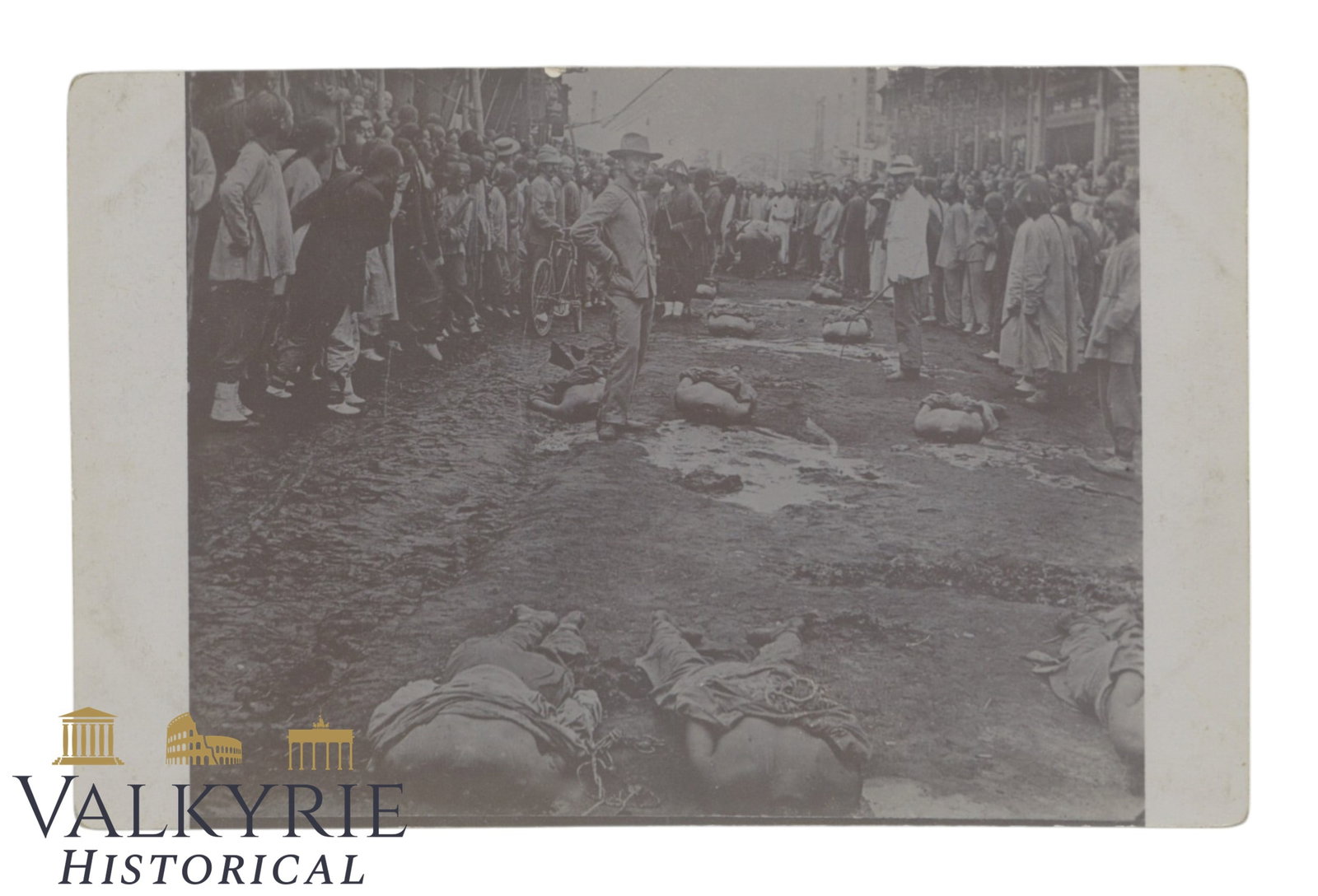 China - Street Execution - Circa 1910: China - Street execution - circa 1910 - Postcard printing by W.V. Eden Bangalore. Rare item. Shipping flat cost $25 it doesn't matter how many items you win. you pay just $25 for shipping.