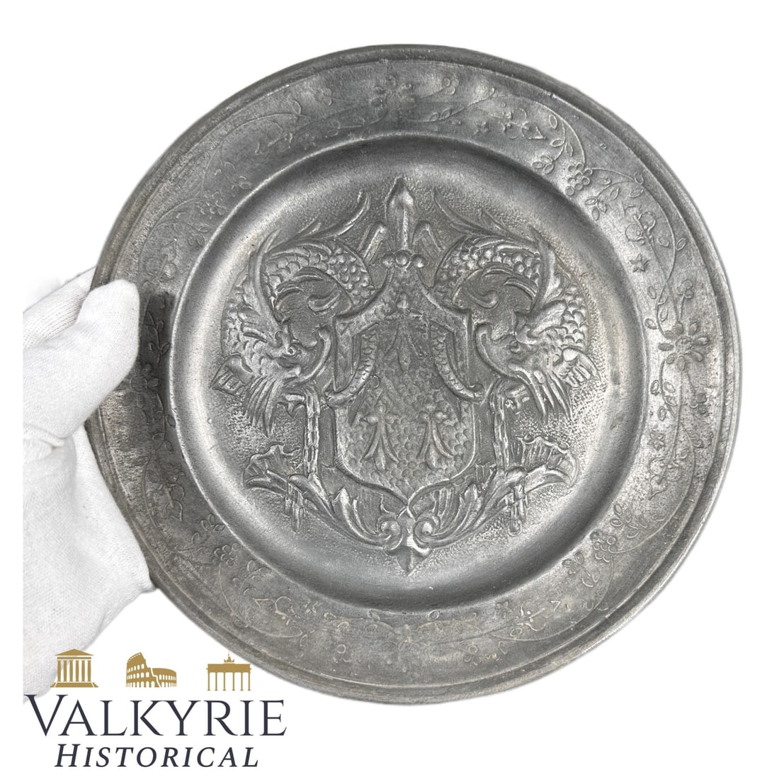 China? - Tin Plate with Dragon Motif and Coat of Arms: China? - Tin Plate with Dragon Motif and Coat of Arms . Diameter 23cm. Shipping flat cost $25 it doesn't matter how many items you win. you pay just $25 for shipping.