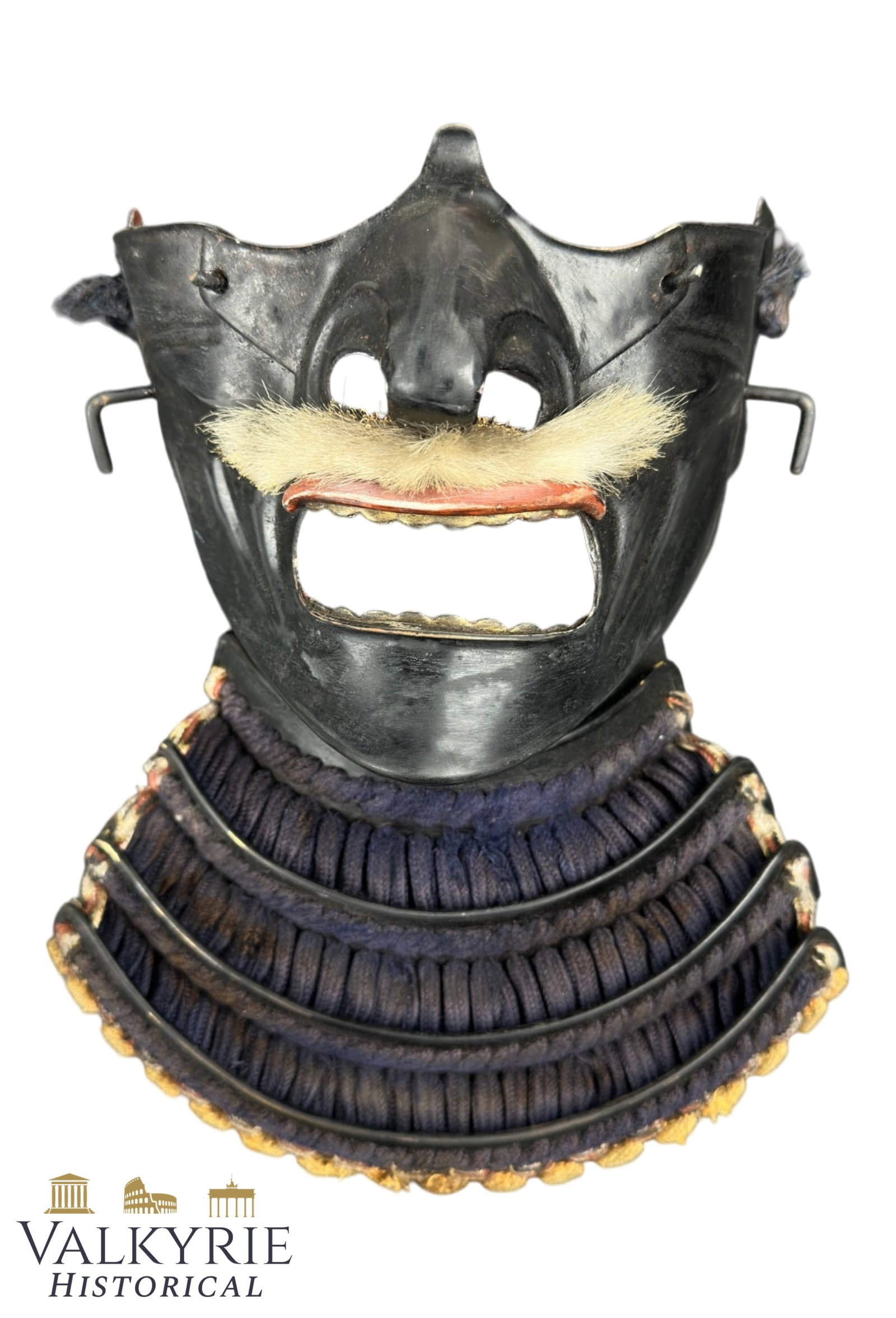 Antique Japanese Samurai Mask of the Menpo Type from the Edo Period (17th-19th Centuries): ****Shipping only within the EU! *** Antique Japanese samurai mask of the Menpo type from the Edo period (17th-19th centuries) made of lacquered iron. Mustache made of horsehair. Dimensions:459g , Hei