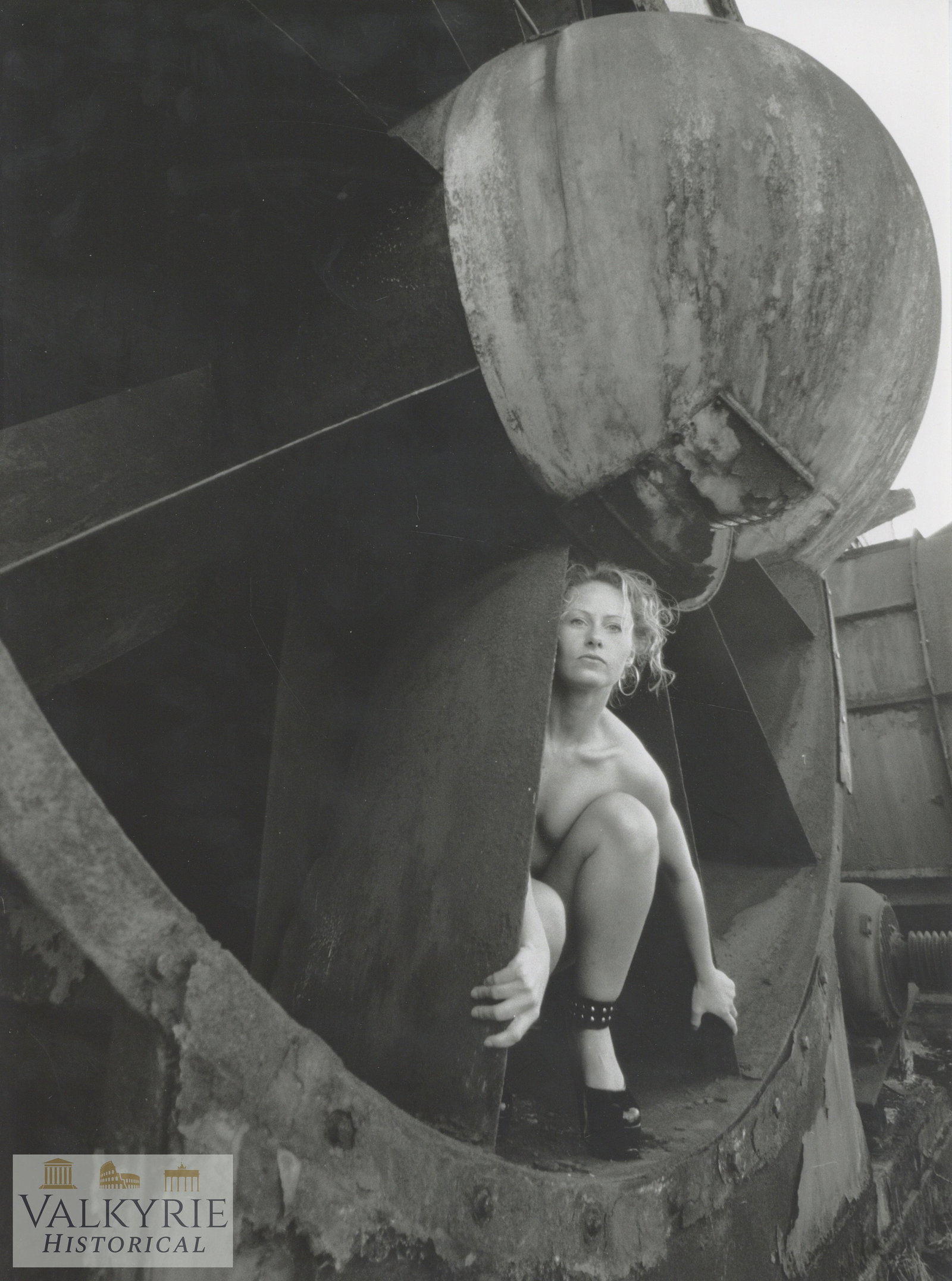 Artistic Photo - Helmut Newton - Female Nudes - Big Format: Artistic Photo - Female Nudes - art style of photography, reminiscent of the work of photographers such as Helmut Newton. Helmut Newton was a German fashion photographer known for his controversial an