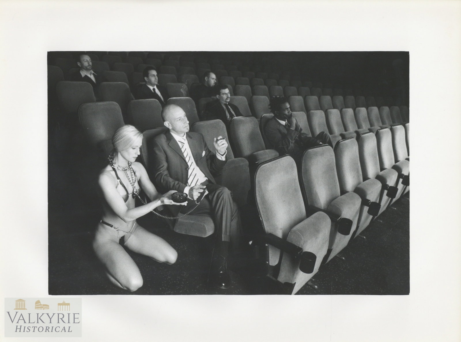 Artistic Photo Elliott Erwitt - "Legs" - Big Format -Movie Theater Scene: Artistic Photo - This is a black-and-white photograph by Elliott Erwitt.The photograph depicts a movie theater scene, likely titled "Legs" or similar, captured in Erwitt's unique style.Elliott Erwitt 