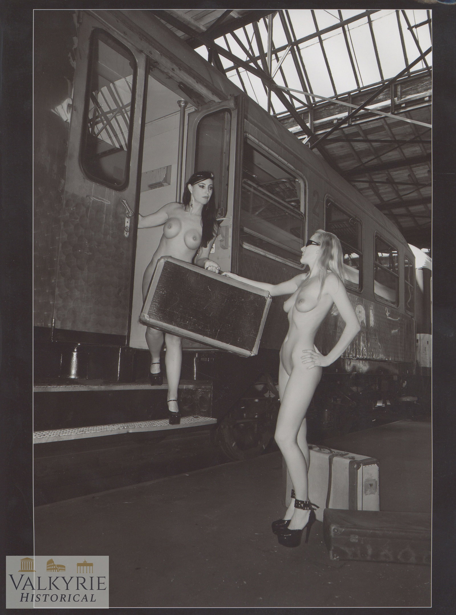 Artistic Photo - Helmut Newton - Female Nudes - Big Format: Artistic Photo - Female Nudes - This image depicts a provocative leg art style of photography, reminiscent of the work of photographers such as Helmut Newton. Helmut Newton was a German fashion photog