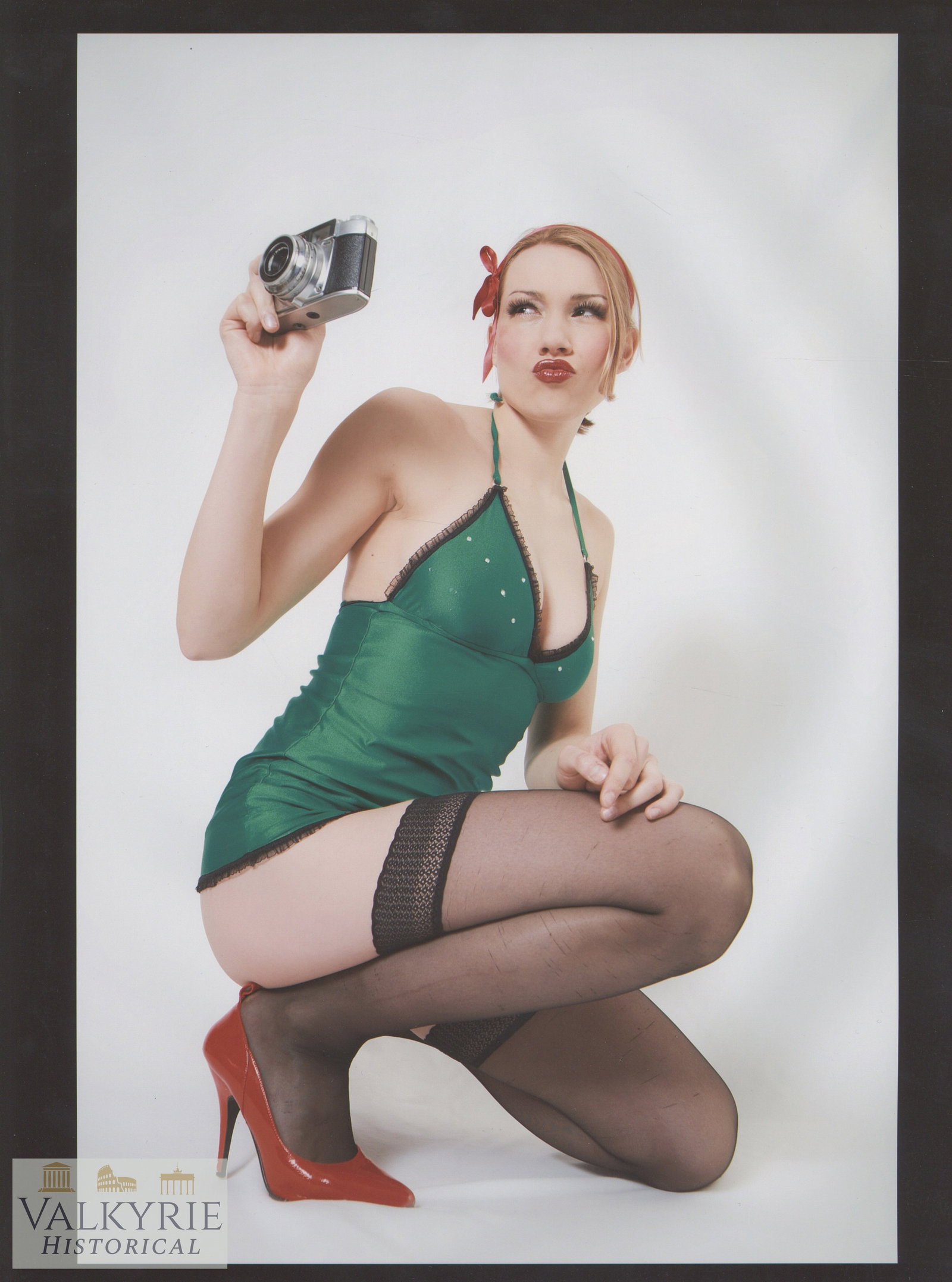 Artistic Photo - Female Nudes - Big Format - Playboy: Artistic Photo - Female Nudes - Playboy . Big Format , size around 40cm x 30cm . Shipping flat cost $25 it doesn't matter how many items you win. you pay just $25 for shipping.