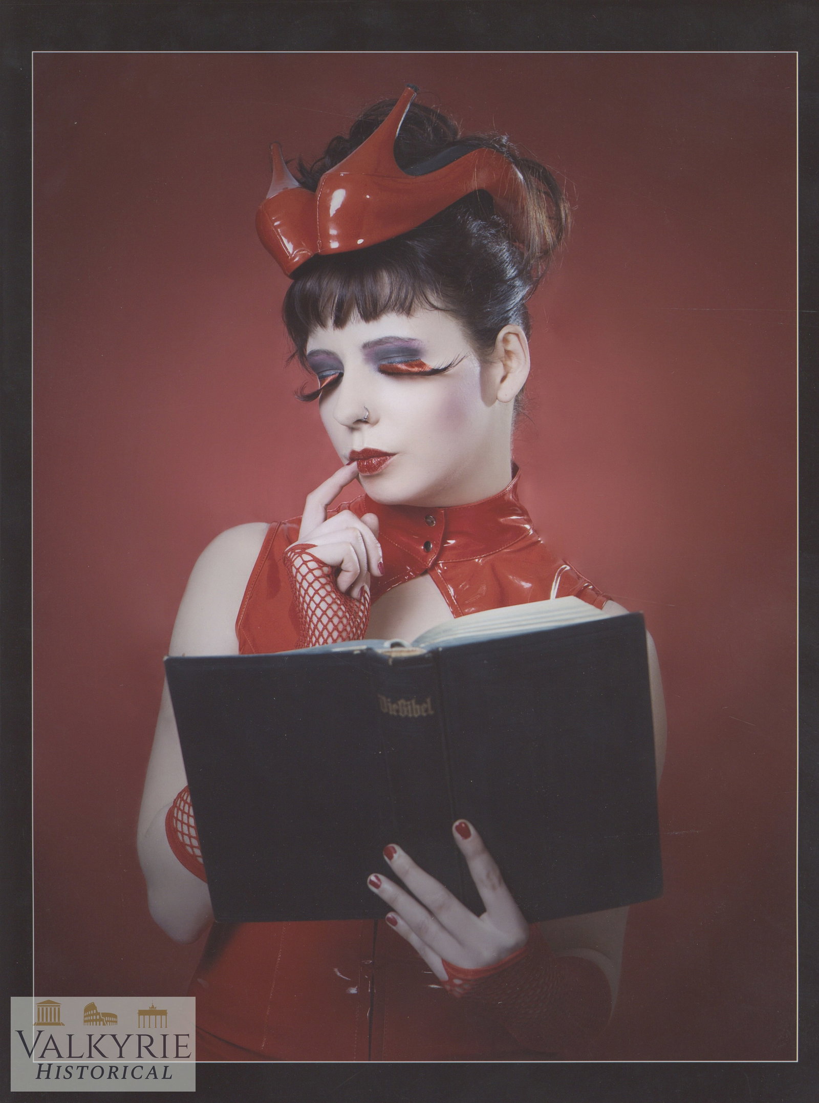 Artistic Photo - Female Nudes - Big Format - Playboy: Artistic Photo - Female Nudes - Playboy . Big Format , size around 40cm x 30cm . Shipping flat cost $25 it doesn't matter how many items you win. you pay just $25 for shipping.