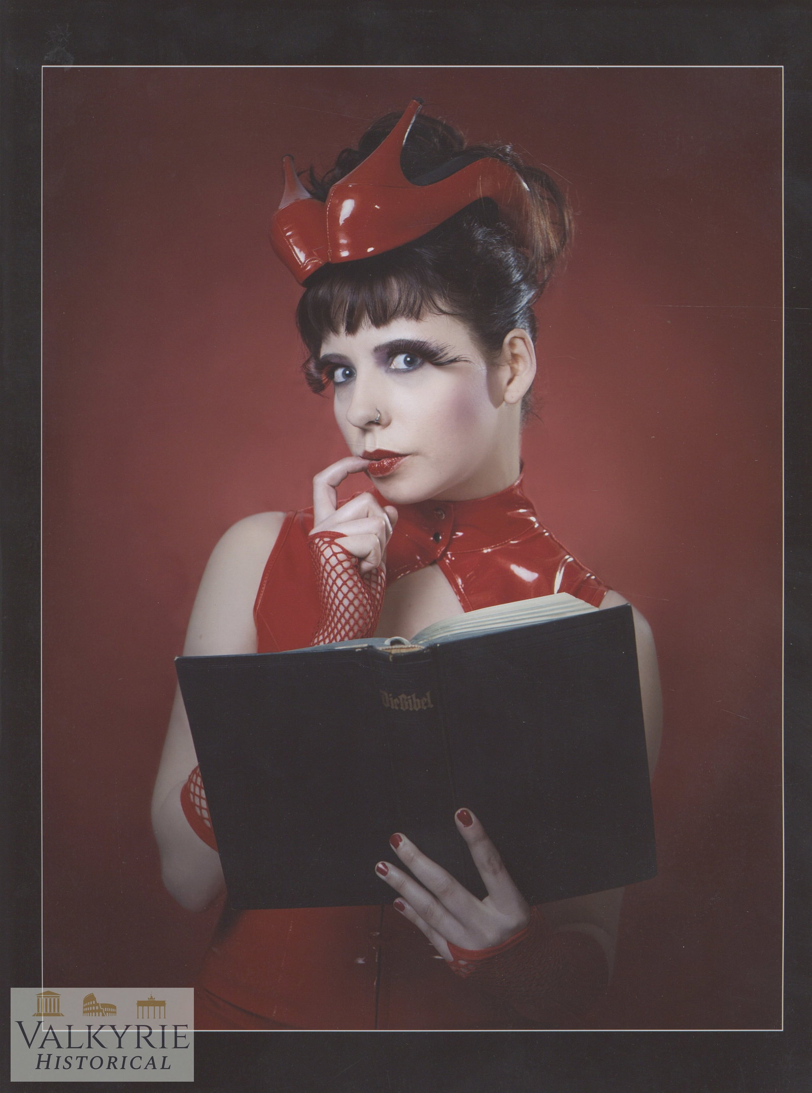 Artistic Photo - Female Nudes - Big Format - Playboy: Artistic Photo - Female Nudes - Playboy . Big Format , size around 40cm x 30cm . Shipping flat cost $25 it doesn't matter how many items you win. you pay just $25 for shipping.