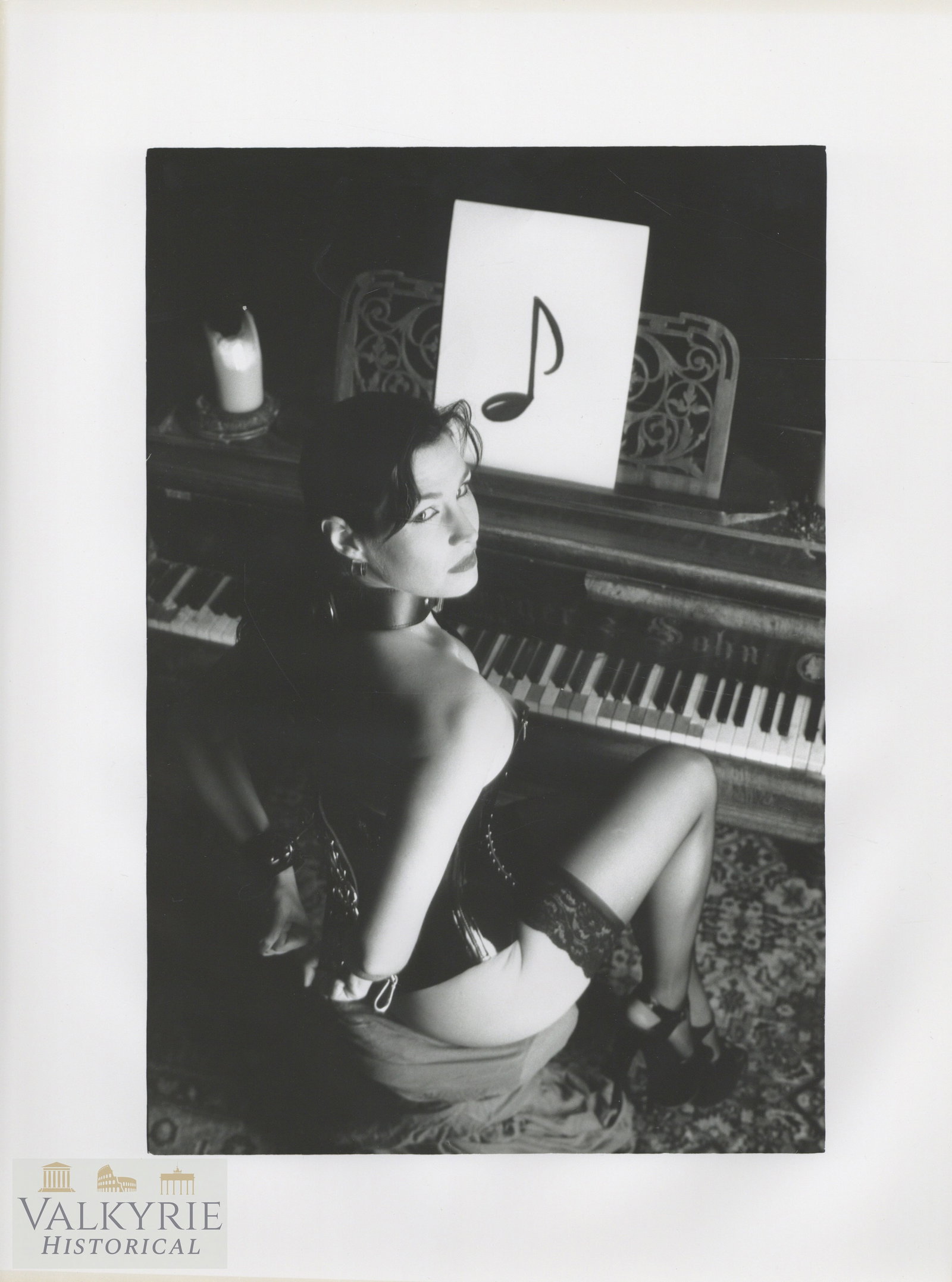 Artistic Photo - Helmut Newton - Female Nudes - Big Format: Artistic Photo - Female Nudes - art style of photography, reminiscent of the work of photographers such as Helmut Newton. Helmut Newton was a German fashion photographer known for his controversial an