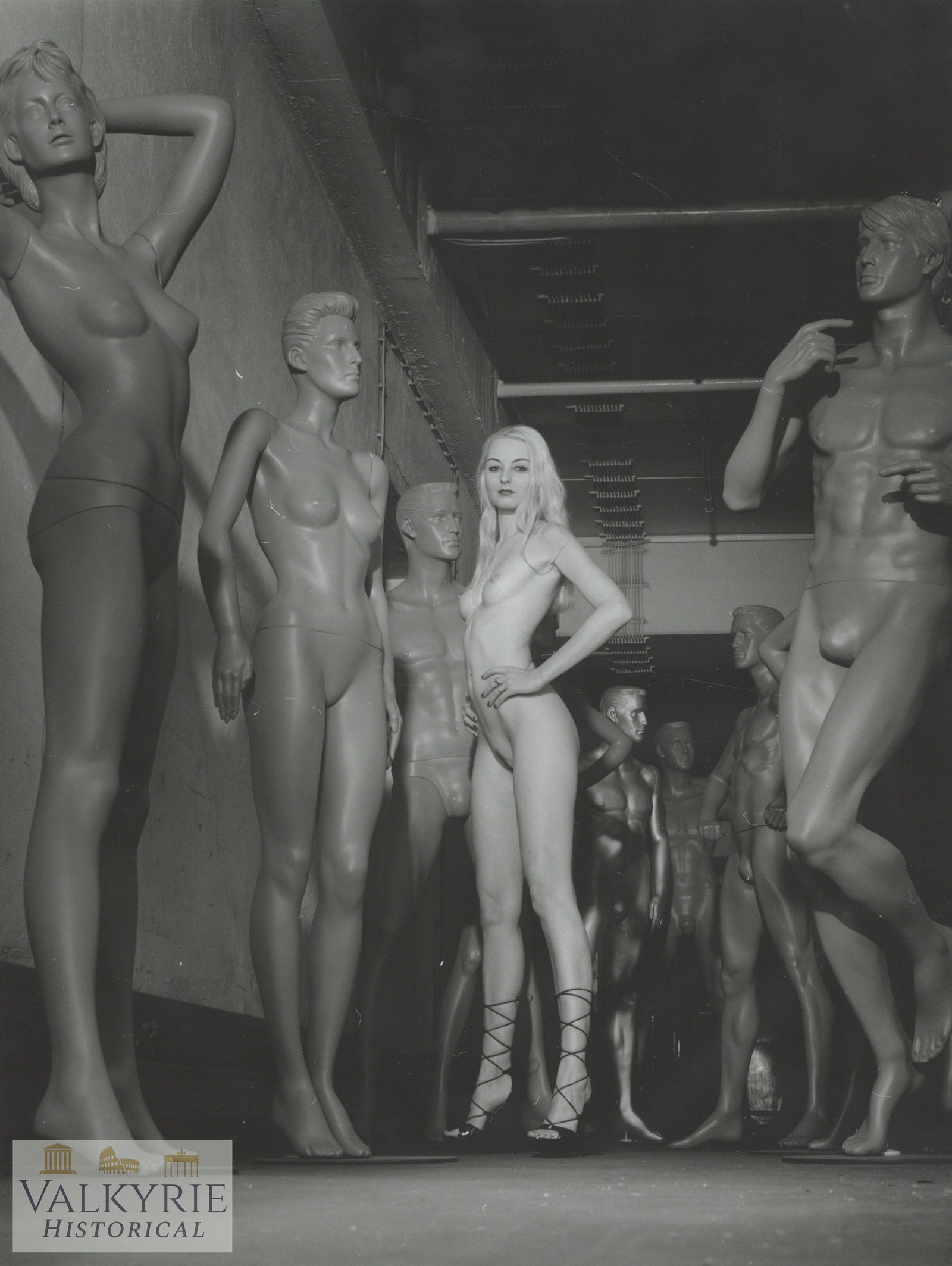 Artistic Photo - Helmut Newton - Female Nudes - Big Format: Artistic Photo - Female Nudes - art style of photography, reminiscent of the work of photographers such as Helmut Newton. Helmut Newton was a German fashion photographer known for his controversial an