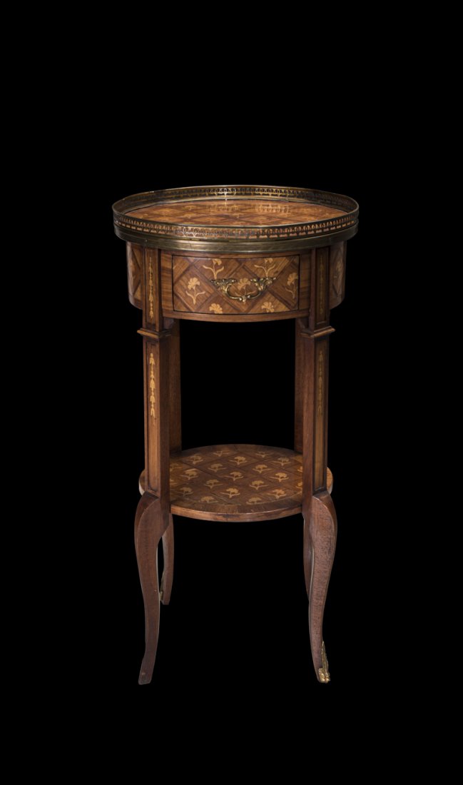 Mesa auxiliar  â€œGueridonâ€  en el estilo transiciÃ³n (1 of 1)