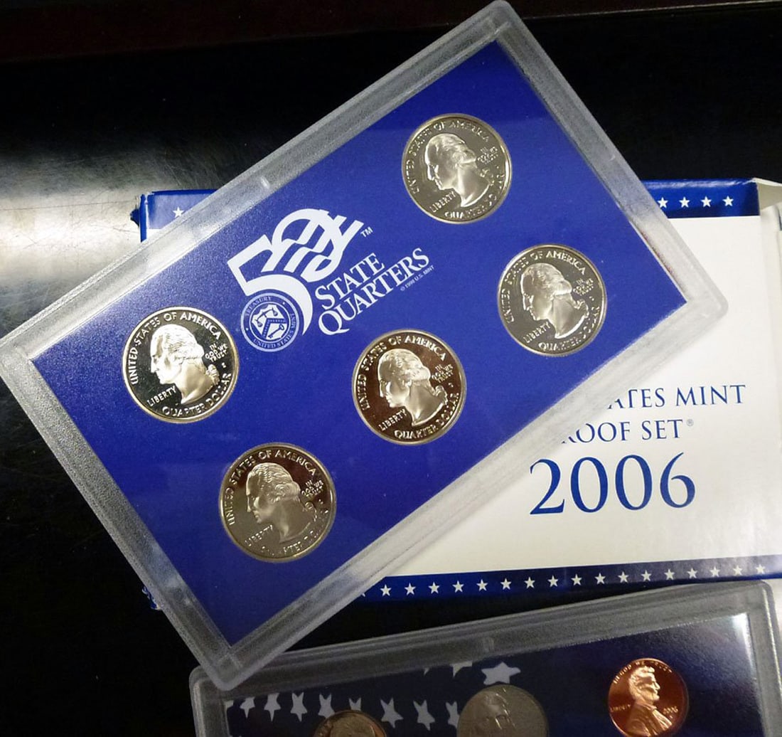 2006 United States Mint Proof Set, 10 Coins Inside!: 2006 United States Mint Proof Set, 10 Coins Inside!. Original packaging: The 2006-S Proof Set comes in two cases. One case contains the Cent, Nickel, Dime, and Half Dollar; the other case contains the