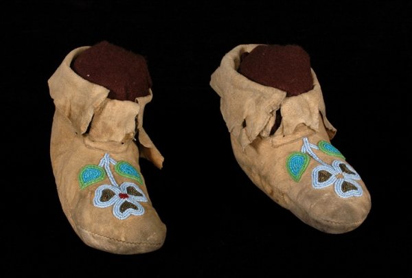 Pair of Nez Perce Beaded Child's Moccasins 6 1/2" : Pair of Nez Perce Beaded Child's Moccasins 6 1/2" L. Good Condition