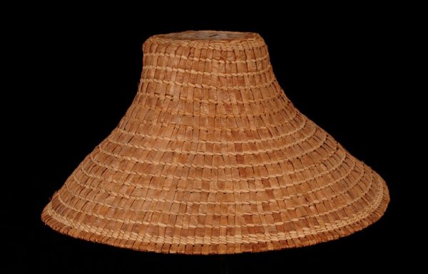 Kwakwaka'wakw Plaited Cedar Hat 14" D. 7" H. Fine C: Kwakwaka'wakw Plaited Cedar Hat 14" D. 7" H. Fine Condition