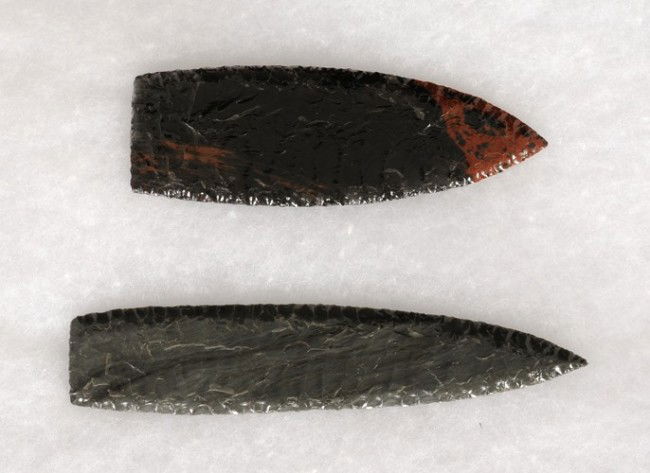 Two Large Flint Knapped Klamath Obsidian Spear Poi: Two Large Flint Knapped Klamath Obsidian Spear Points 5 1/4" L. - 6 1/2" L.