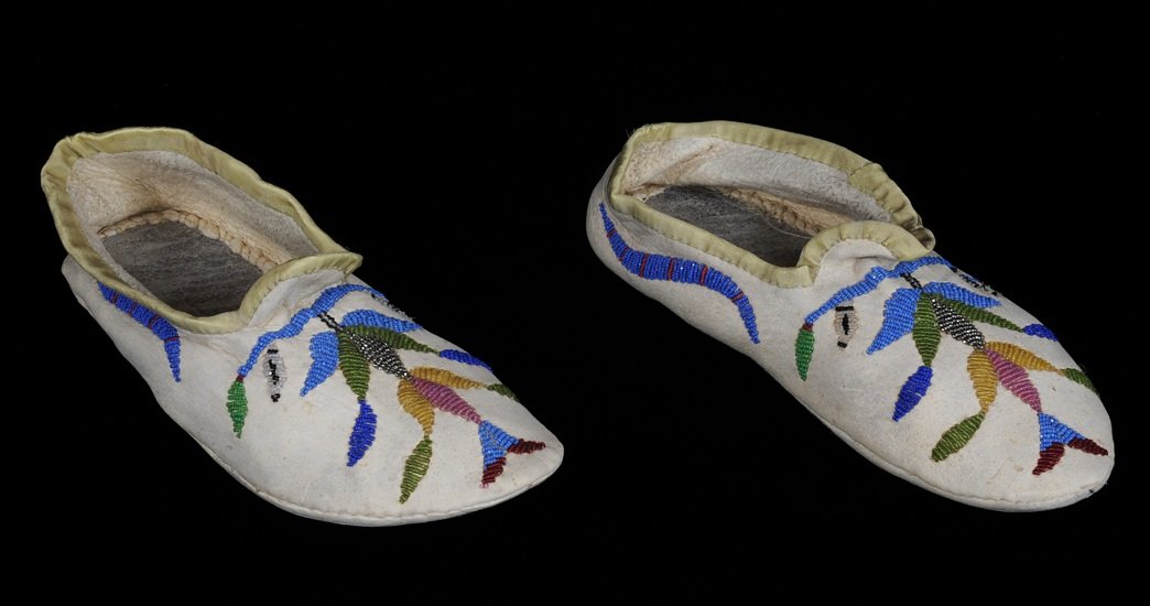 Pair of Santee Sioux Beaded Moccasins with Floral D: Pair of Santee Sioux Beaded Moccasins with Floral Design Fine Condition