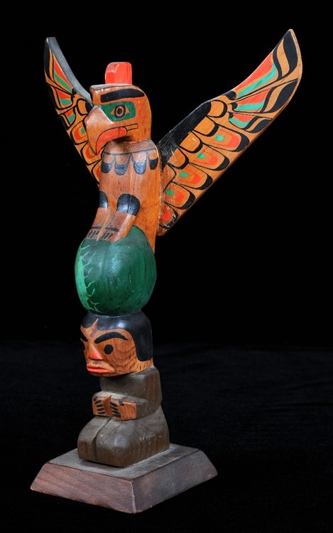 Ellen Neel "Totem World" Totem - Signed 11" H. 8 1/4": Ellen Neel "Totem World" Totem - Signed 11" H. 8 1/4" W. Good Condition