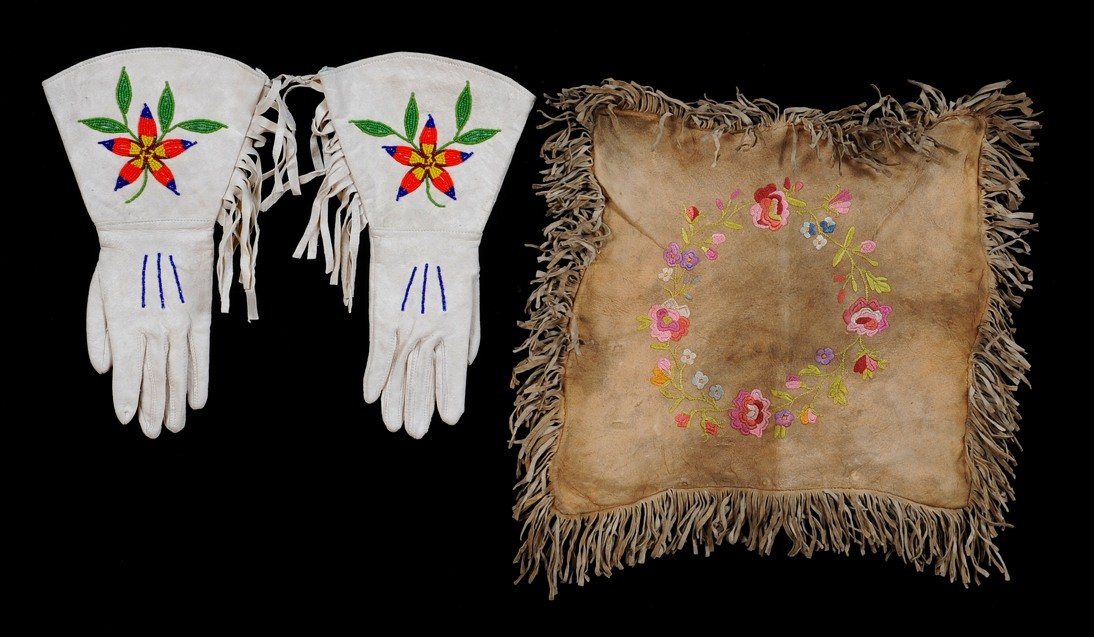 Pair of Ladies Beaded Gloves Size Medium Good: Pair of Ladies Beaded Gloves Size Medium Good Condition and an Embroidered Pillow Cover 17"x 19" Fair Condition