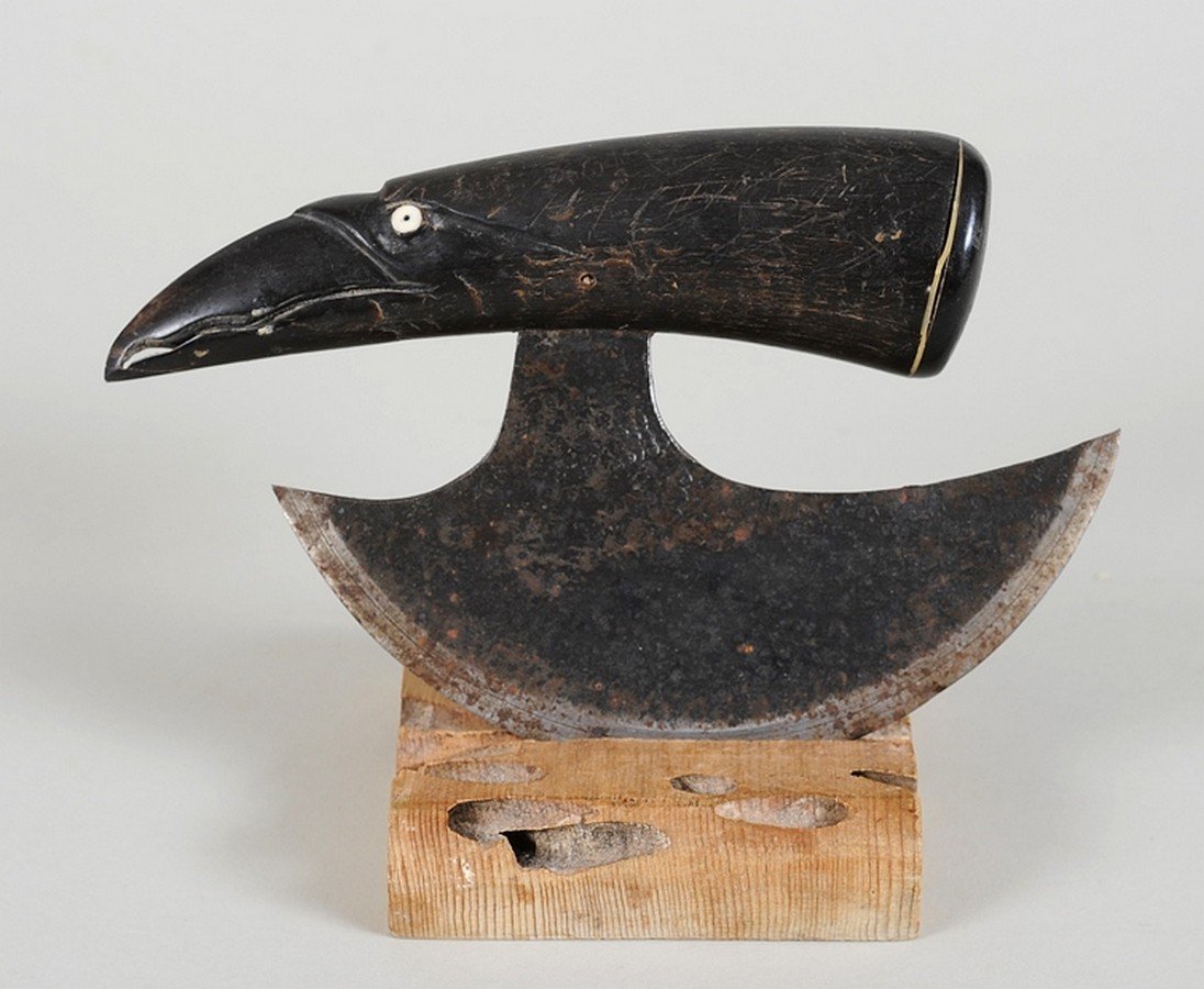 Inuit Ulu with Steel Blade and Carved Eagle Form Horn (1 of 2)