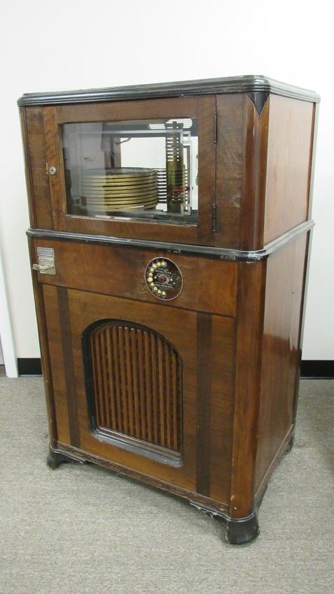 1934 Wurlitzer Simplex Model 10 Jukebox: 1934 Wurlitzer Simplex Model 10 Jukebox, decent unrestored machine. Dimensions: 49.5 x 30 x 21