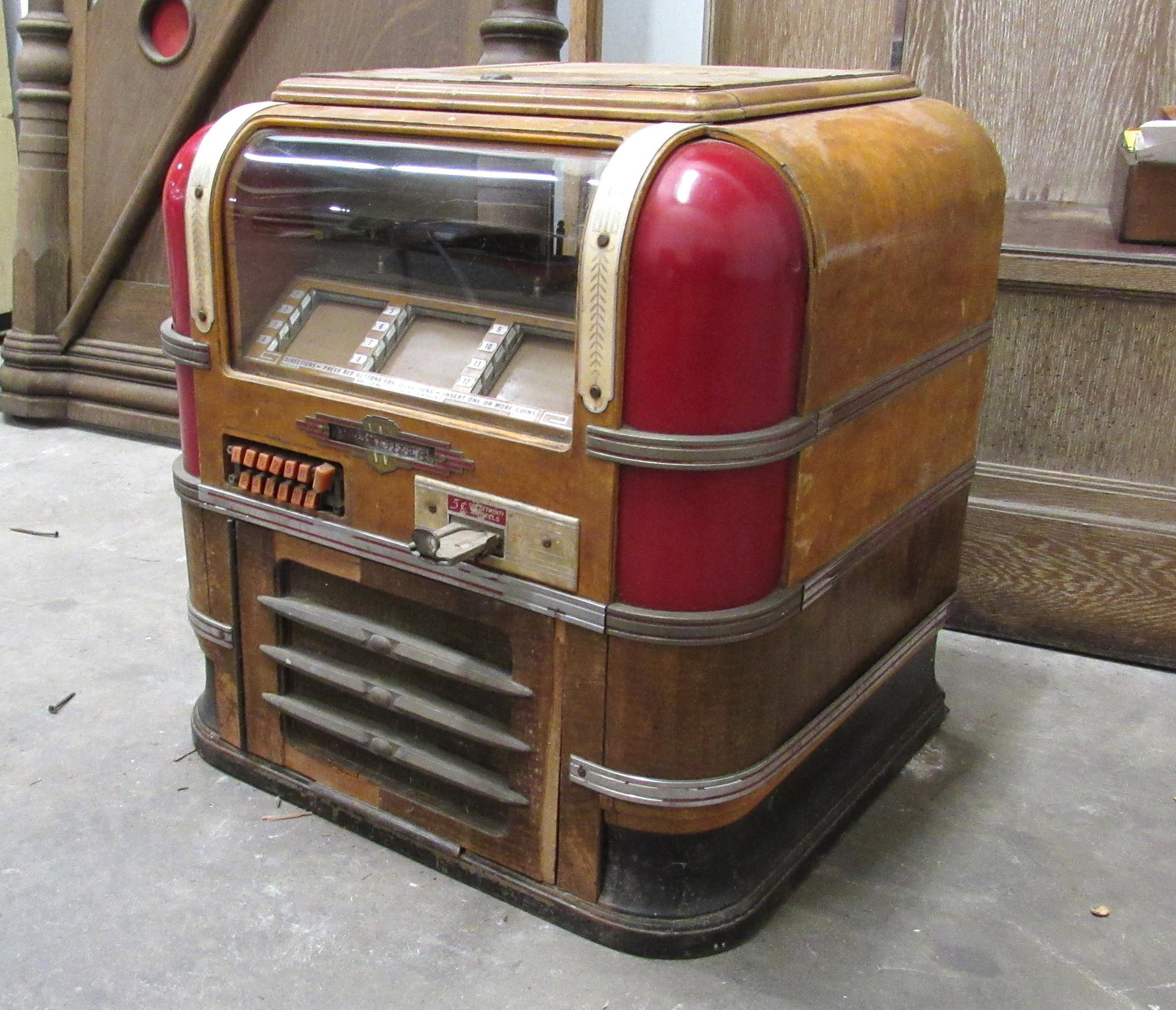 Wurlitzer Model 61 Countertop Jukebox: Wurlitzer Model 61 Countertop Jukebox for restoration, no back door or amp. Dimensions: 23 x 22 x 19