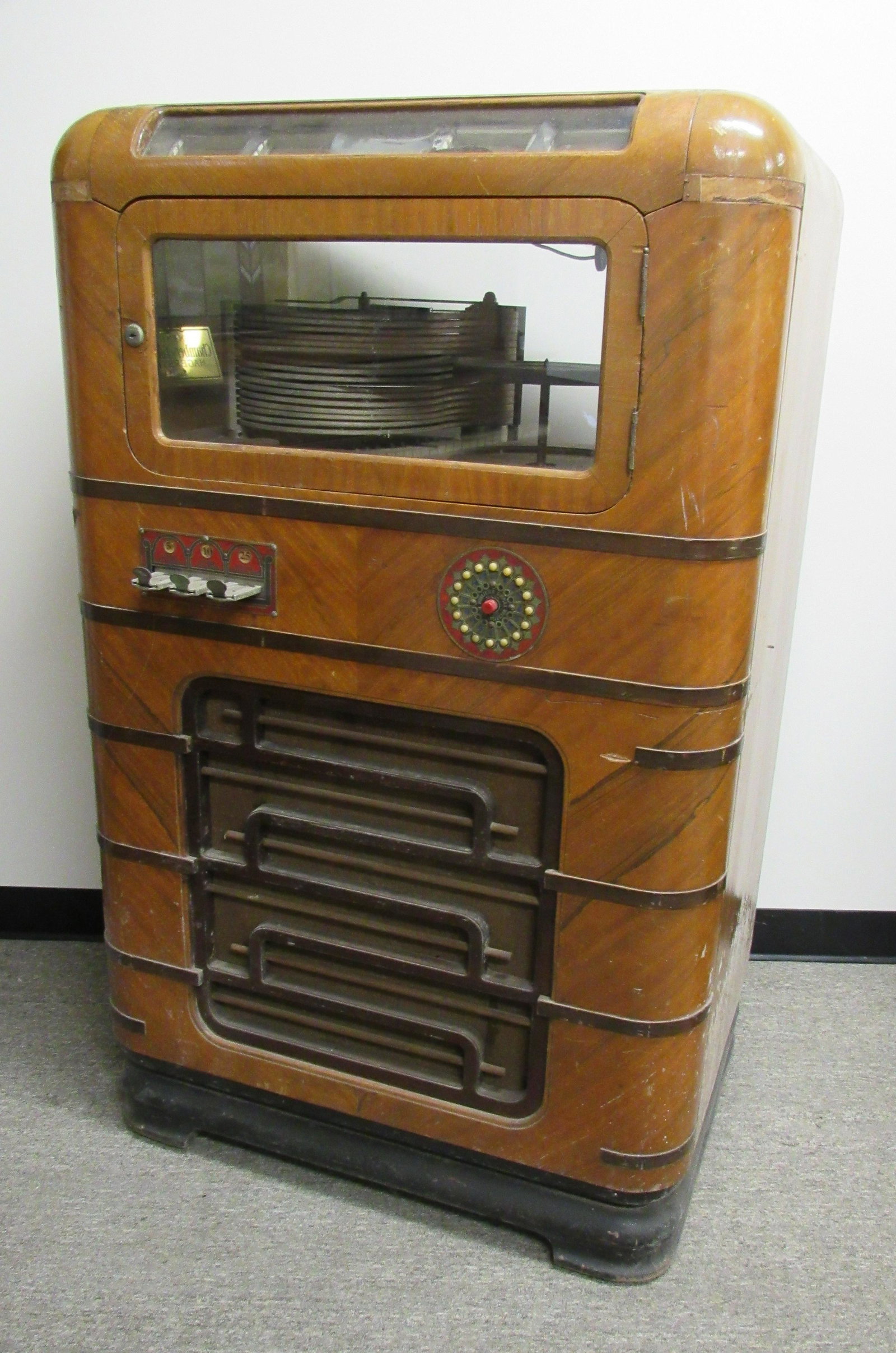 Wurlitzer Simplex Multi Selector Jukebox Model 616: Wurlitzer Simplex Multi Selector Jukebox Model 616. Needs restored, no back doo.r Dimensions: 51 x 30 x 23
