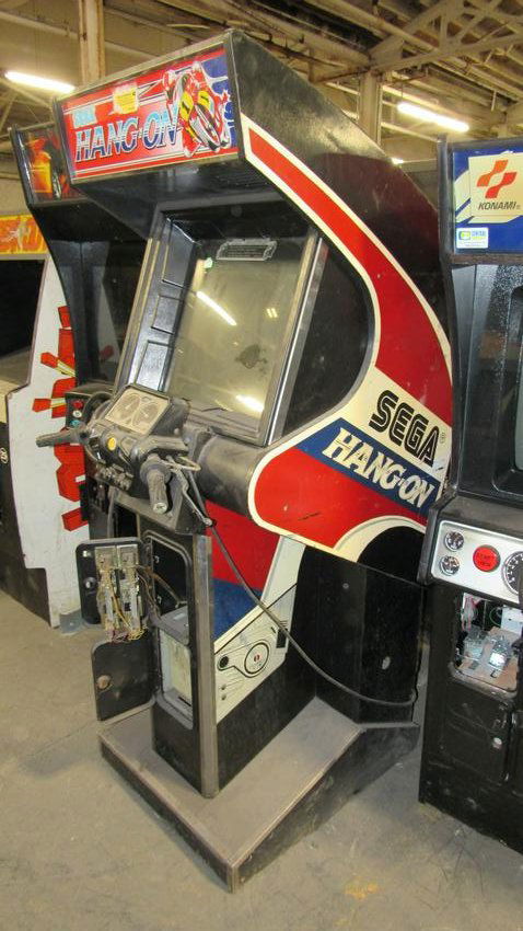 Sega Hang-On Racing Arcade Game: Sega Hang-On Racing Arcade Game complete, non-working. Dimensions: 71 x 25 x 37