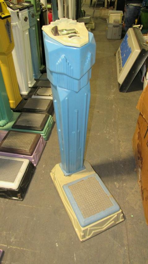 1920s Mills Novelty Art Deco Coin Op Penny Scale: 1920s MIlls Novelty Art Deco Coin Op Penny Scale, unusual blue porcelain. Dimensions: 46 x 14 x 23