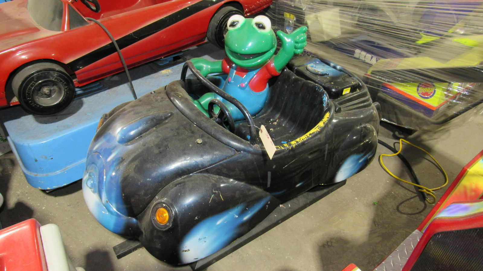 Kermit the Frog Car Kiddie Ride: Kermit the Frog Car Kiddie Ride. Untested, no plug. Dimensions: 35 x 29 x 57