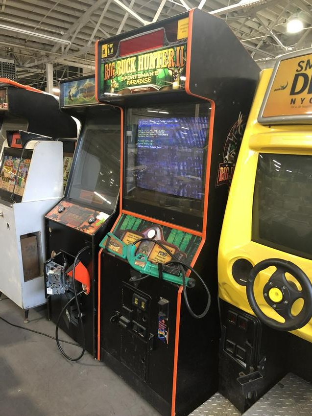 Big Buck Hunter II Sportsman's Paradise Arcade Game: Big Buck Hunter II Sportsman's Paradise Arcade Game, needs repair. Dimensions: 78 x 28 x 32