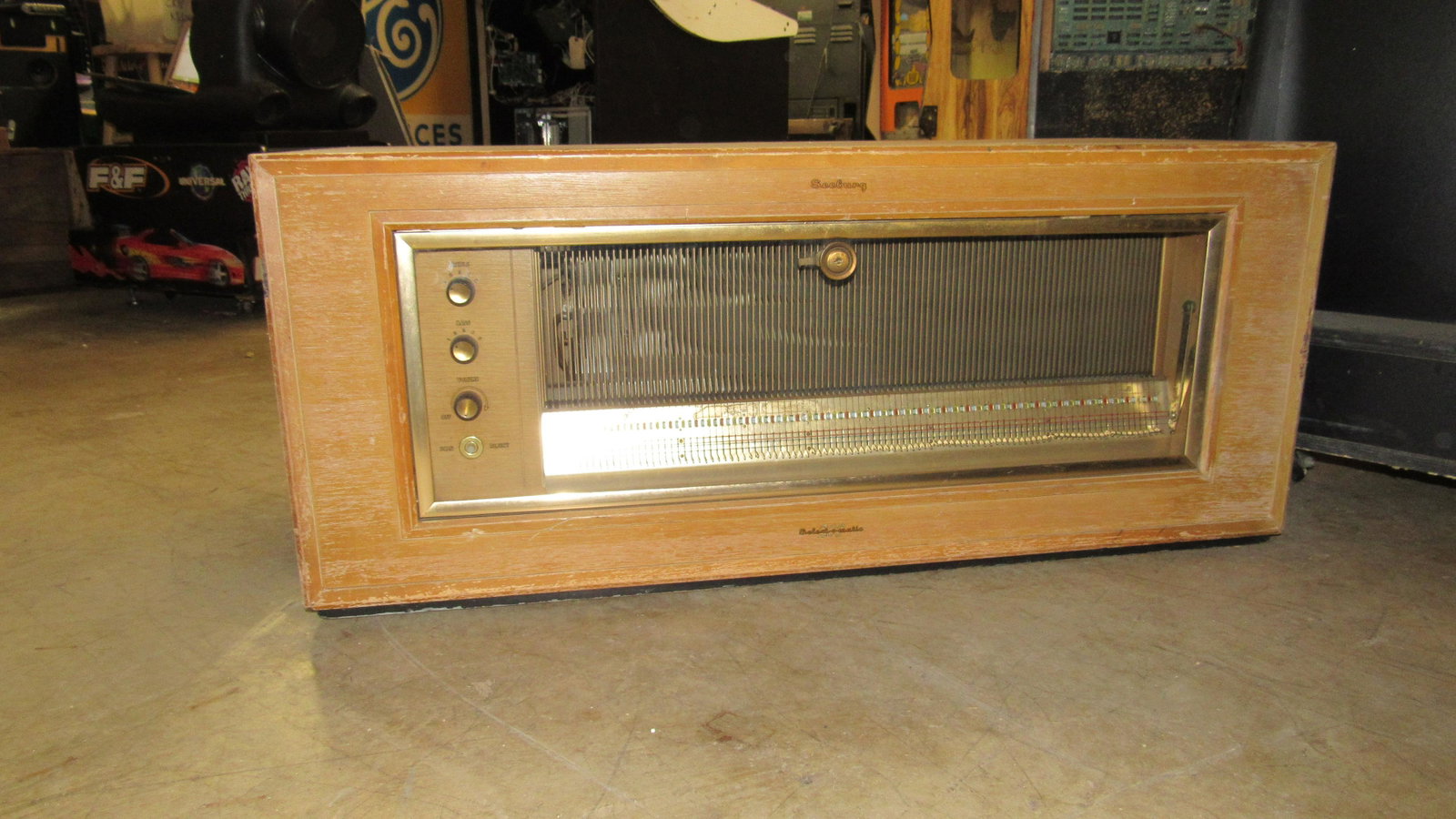 Seeburg Library Unit Jukebox: Seeburg Library Unit Jukebox. Complete, not tested. Dimensions: 16.5 x 38.5 x 17.5