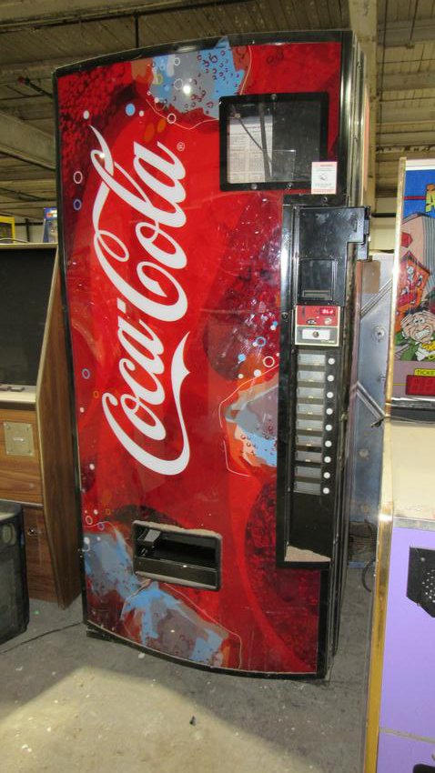 Coca-Cola Drink Vending Machine: Coca-Cola Drink Vending Machine, working. Dimensions: 80 x 40 x 35