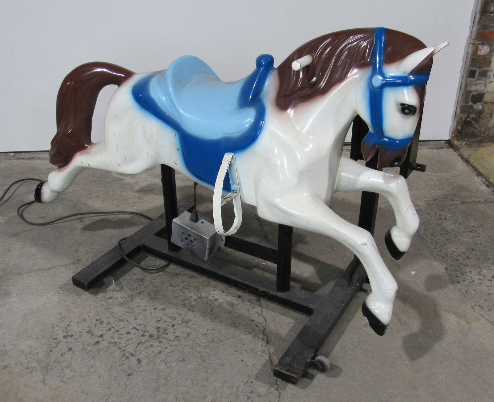 Horse Kiddie Ride: Horse Kiddie Ride, working with sound.