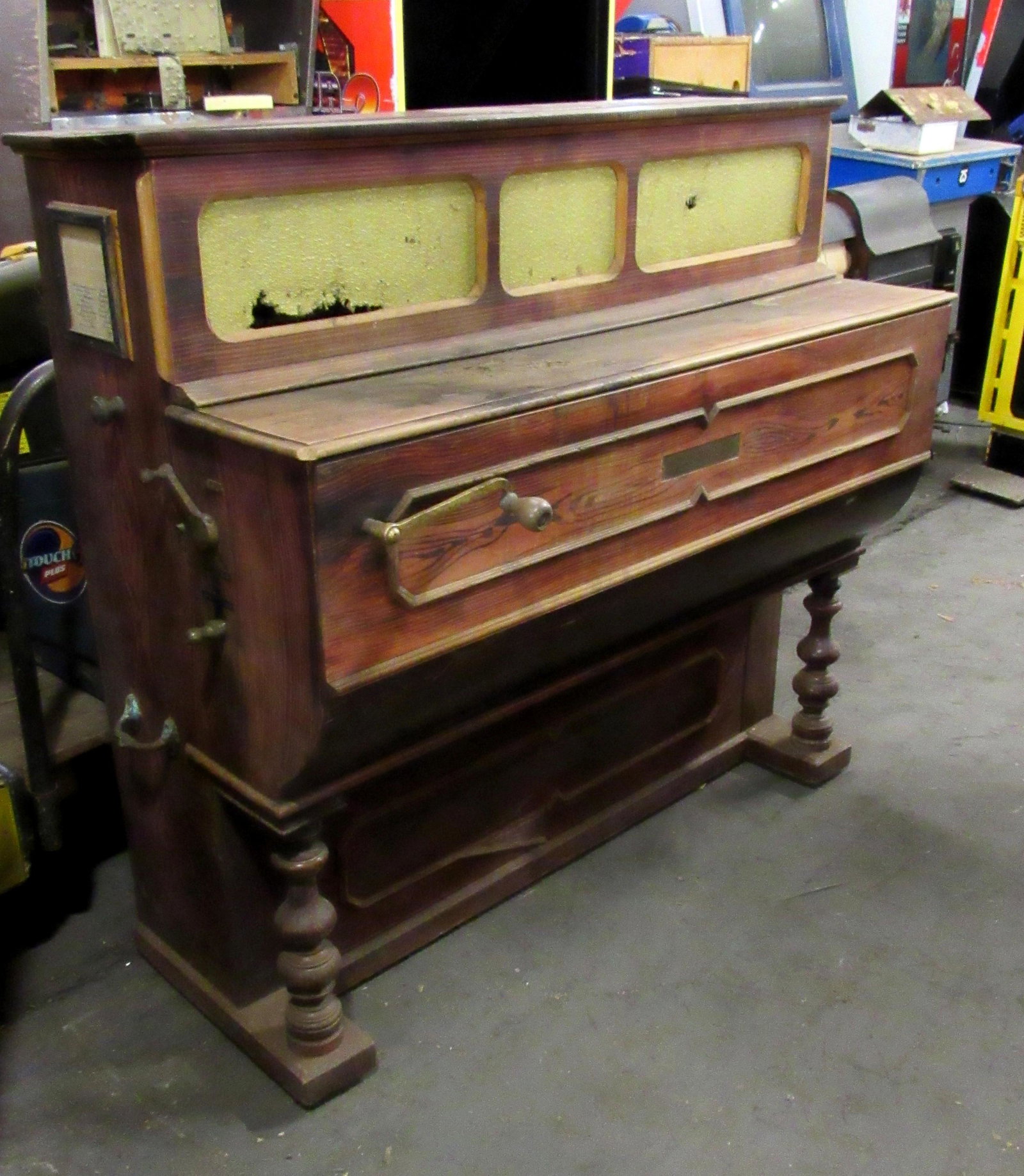 Grain Painted Spanish Barrel Organ for Restoration: Grain Painted Spanish Barrel Organ for Restoration. This item requires third party shipping or pickup arrangements to be made.