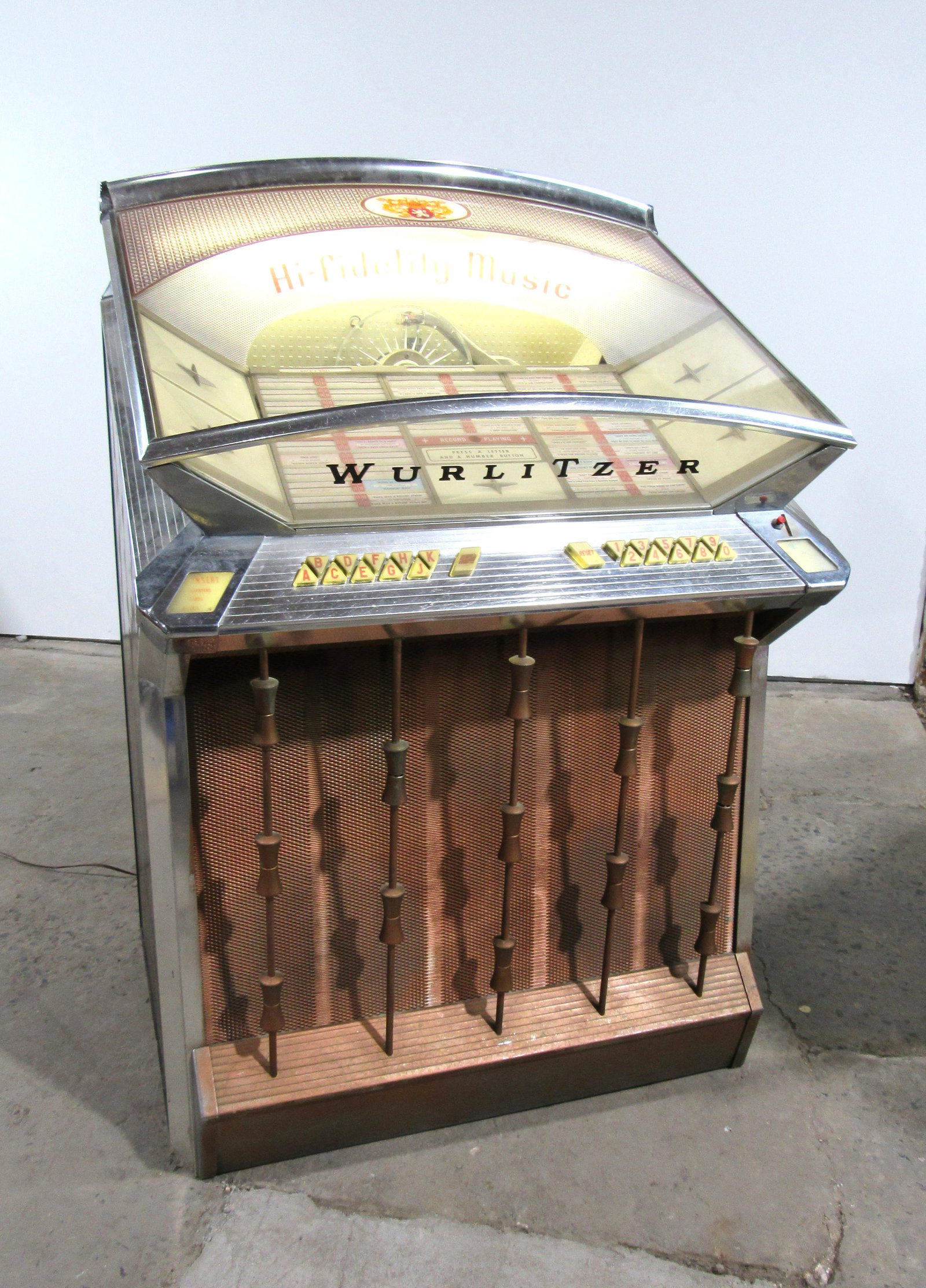 Wurlitzer Model 2510 Coin Operated Jukebox: Wurlitzer Model 2510 Coin Operated Jukebox. Selects, no coin. This item requires third party shipping or pickup arrangements to be made. Dimensions: 50 x 34 x 28