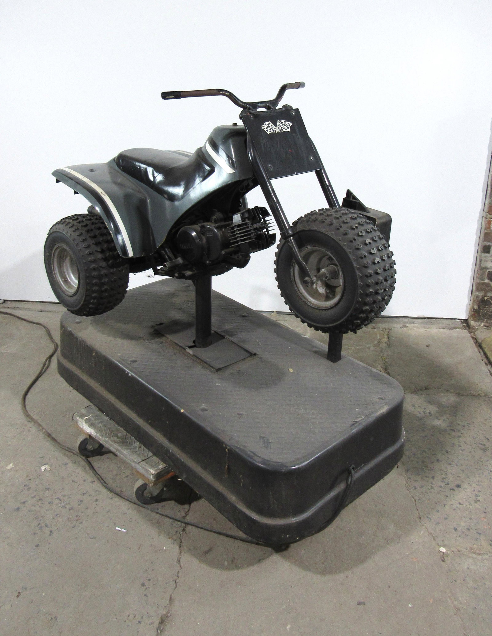 Yamaha ATV Bike Coin Operated Kiddie Ride: Yamaha ATV Bike Coin Operated Kiddie Ride, working no sound. This item requires third party shipping or pickup arrangements to be made. Dimensions: 47 x 30 x 55