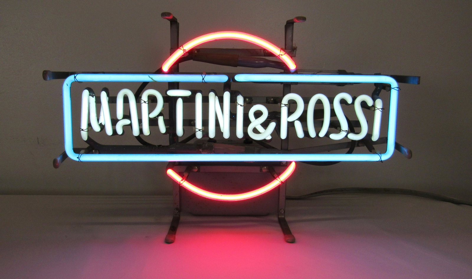 Martini & Rossi Neon Light Up Sign: Martini & Rossi Neon Sign. Localpick-up only. Dimensions: 11 x 17.5 x 6.