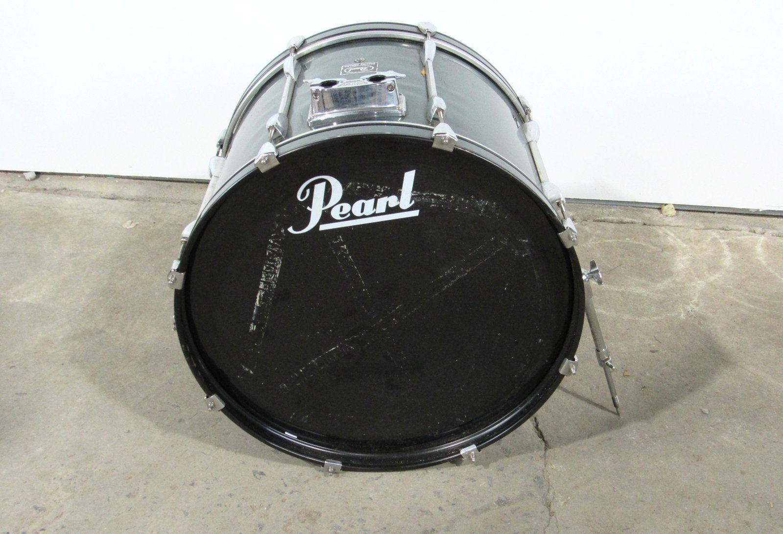 Large Pearl Base Drum: Large Remo Weatherking Pinstripe Base Drum. Buy for parts or repair. This item requires third party shipping or pickup arrangements to be made. Dimesions: 25 x 27 x 20