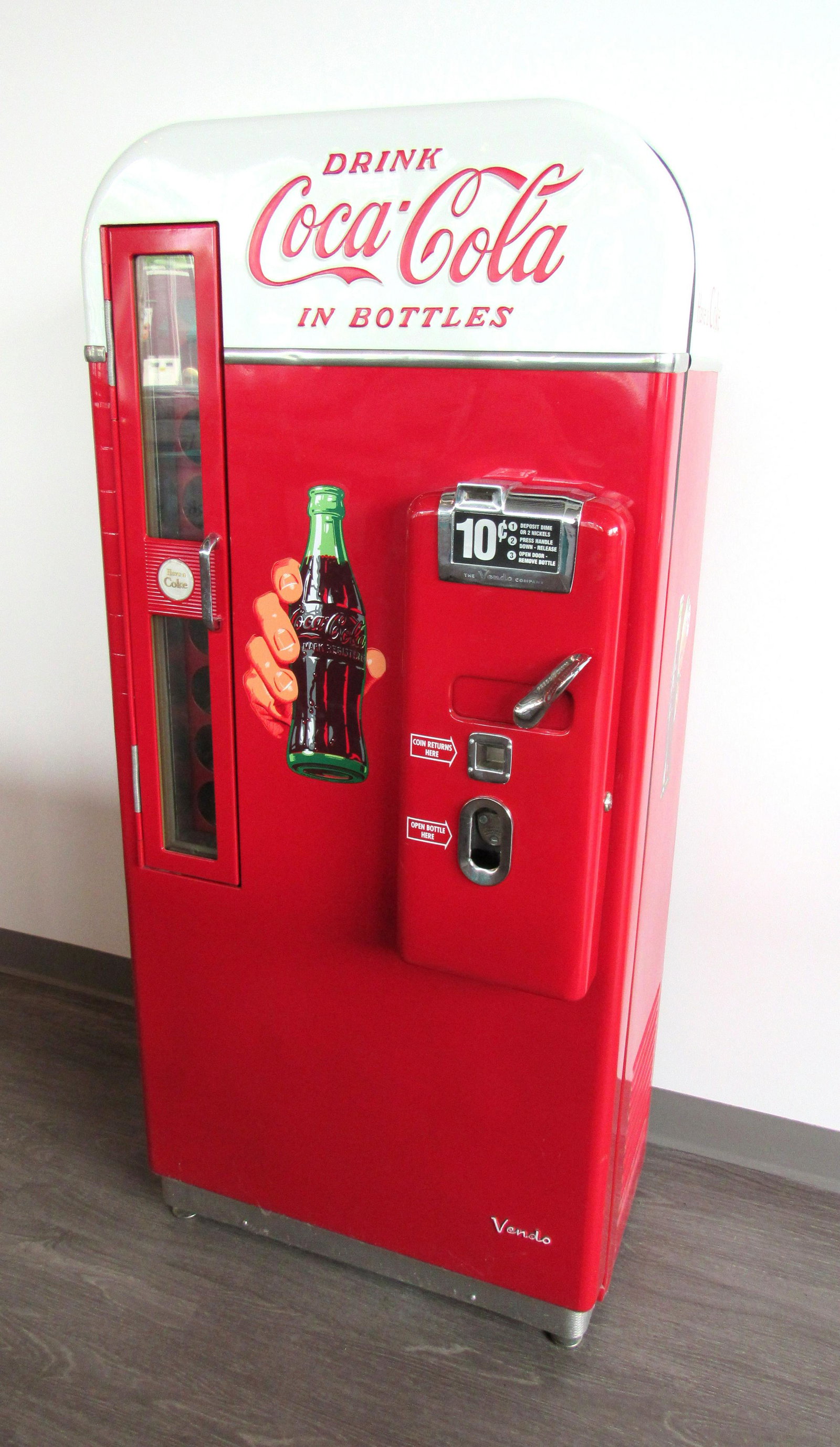Vendo 81 Coca Cola Coin Operated Bottle Vending Machine: Vendo Model 81-B Coca Cola Coin Operated Bottle Vending Machine. Exterior is repainted, machine cools. Key included but door is not opening. This item requires third party shipping or pickup arrangeme