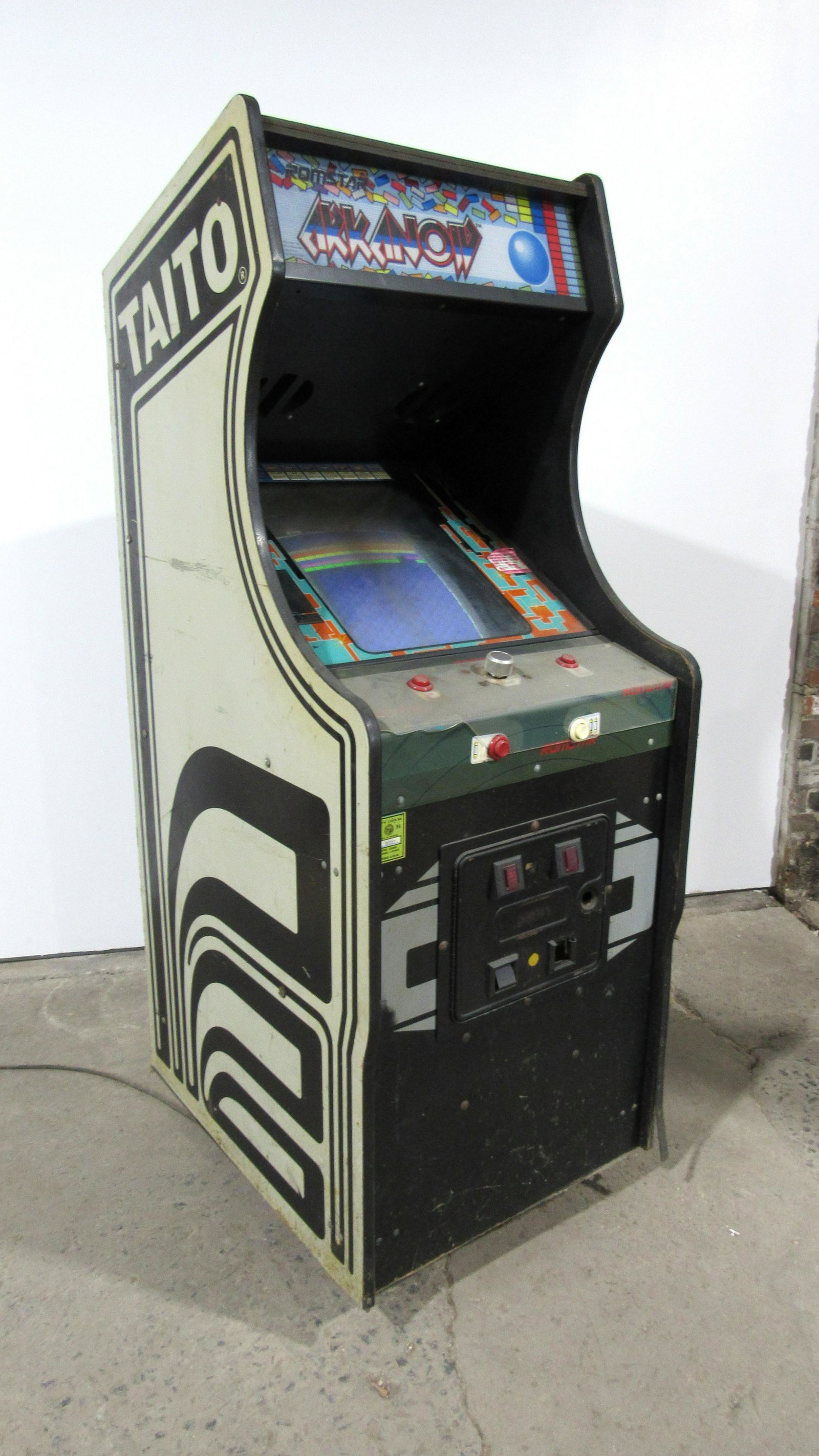 Taito Arkanoid Coin Operated Arcade Game: Taito Arkanoid Coin Operated Arcade Game, working. This item requires third party shipping or pickup arrangements to be made. Dimensions: 67 x 24.5 x 30