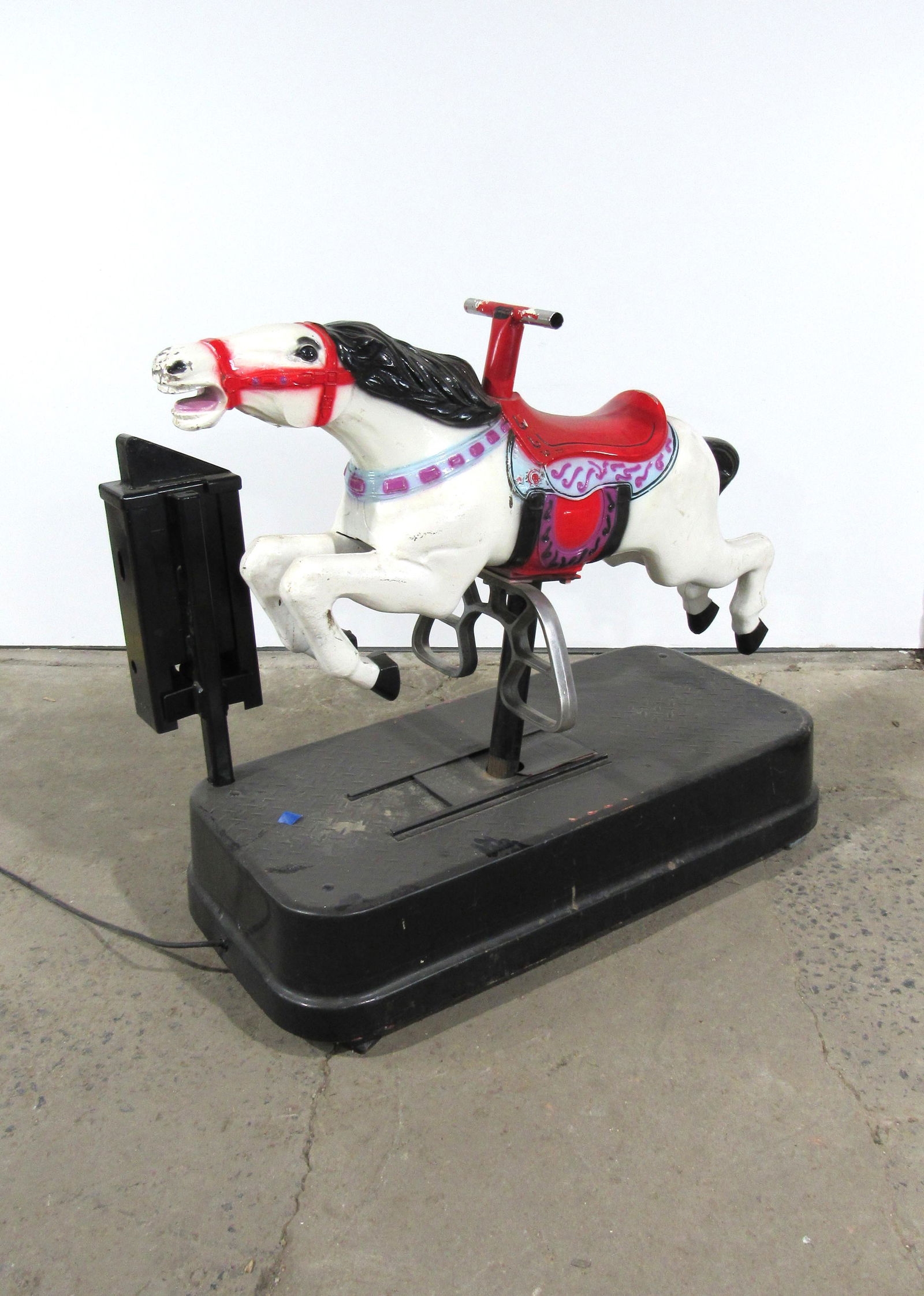 Thunder Horse Coin Operated Kiddie Ride: Thunder Horse Coin Operated Kiddie Ride, working with sound.This item requires third party shipping or pickup arrangements to be made. Dimensions: 44 x 26 x 54