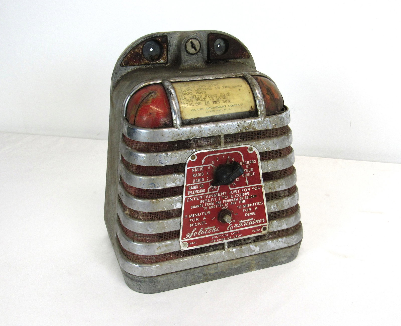 Solotone Entertainer Coin Operated Wallbox: Solotone Entertainer Coin Operated Wallbox for Restoration.In-house shipping available. Dimensions: 9.5 x 8.5 x 6