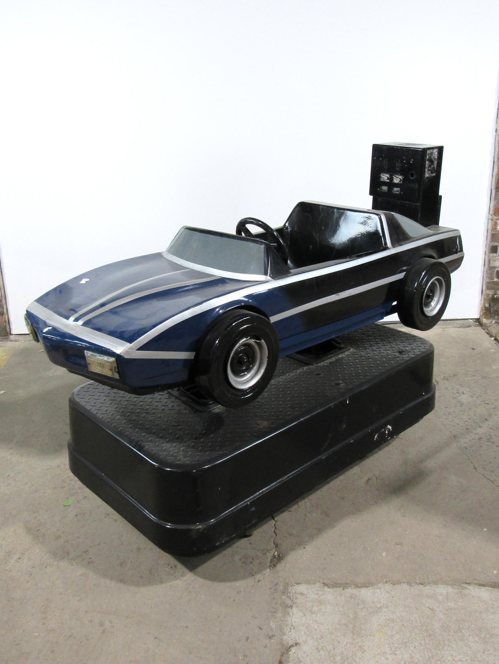 Blue Sports Car Coin Operated Kiddie Ride: Blue Sports Car Coin Operated Kiddie Ride, working with sound. This item requires third party shipping or pickup arrangements to be made. Dimensions: 37 x 28 x 69